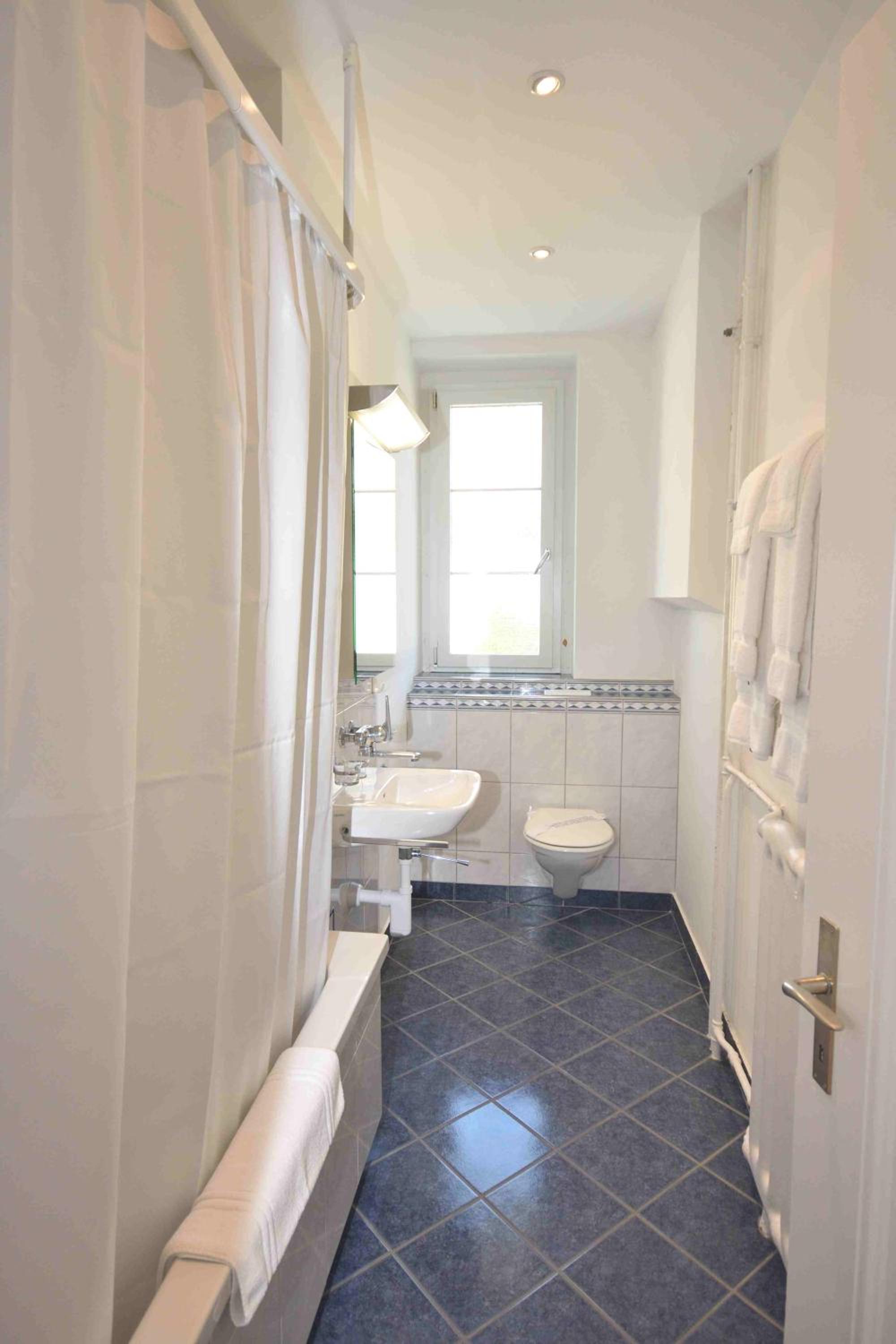 2BR flat near lake and central - Stardust 22