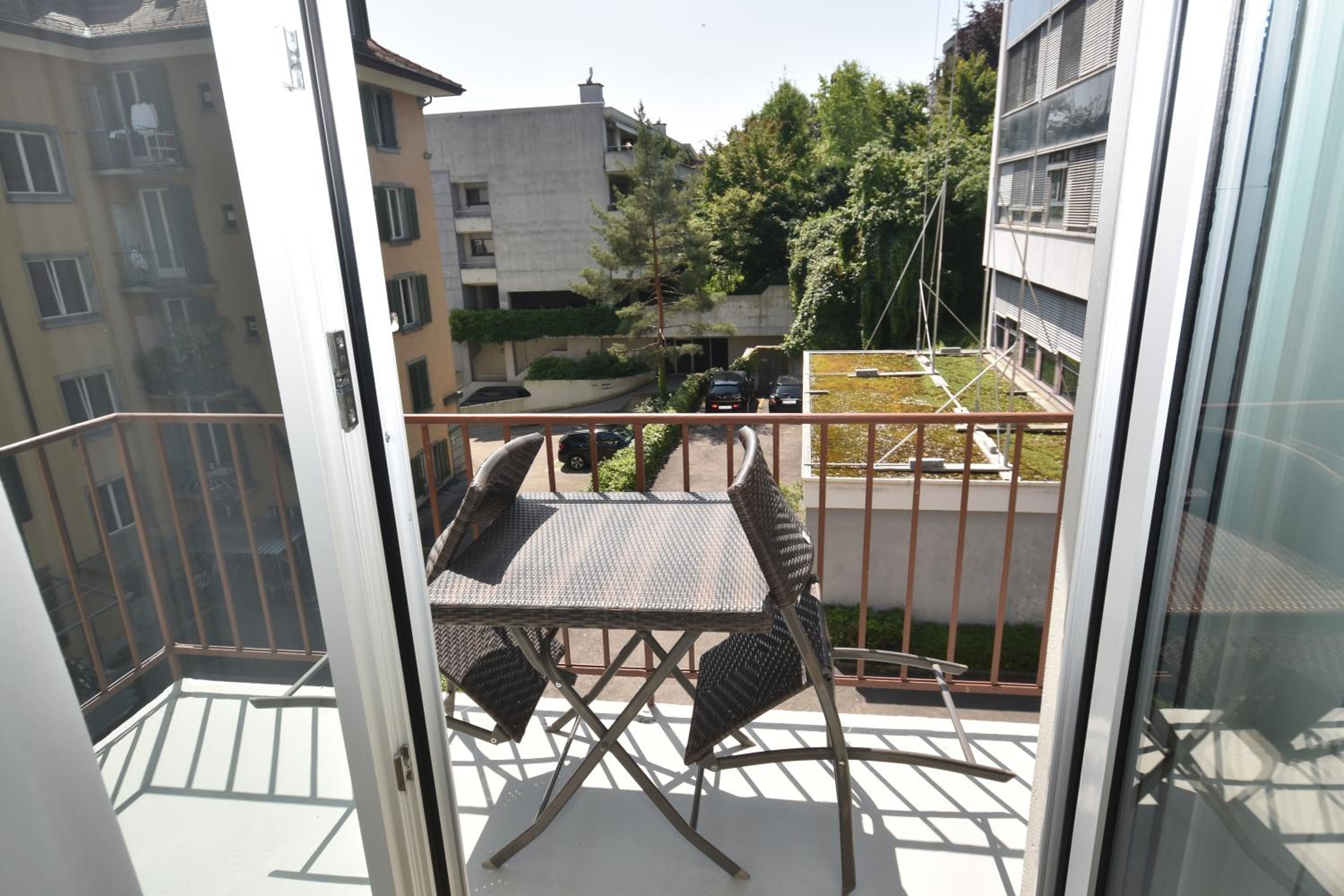 2BR flat near lake and central - Stardust 22