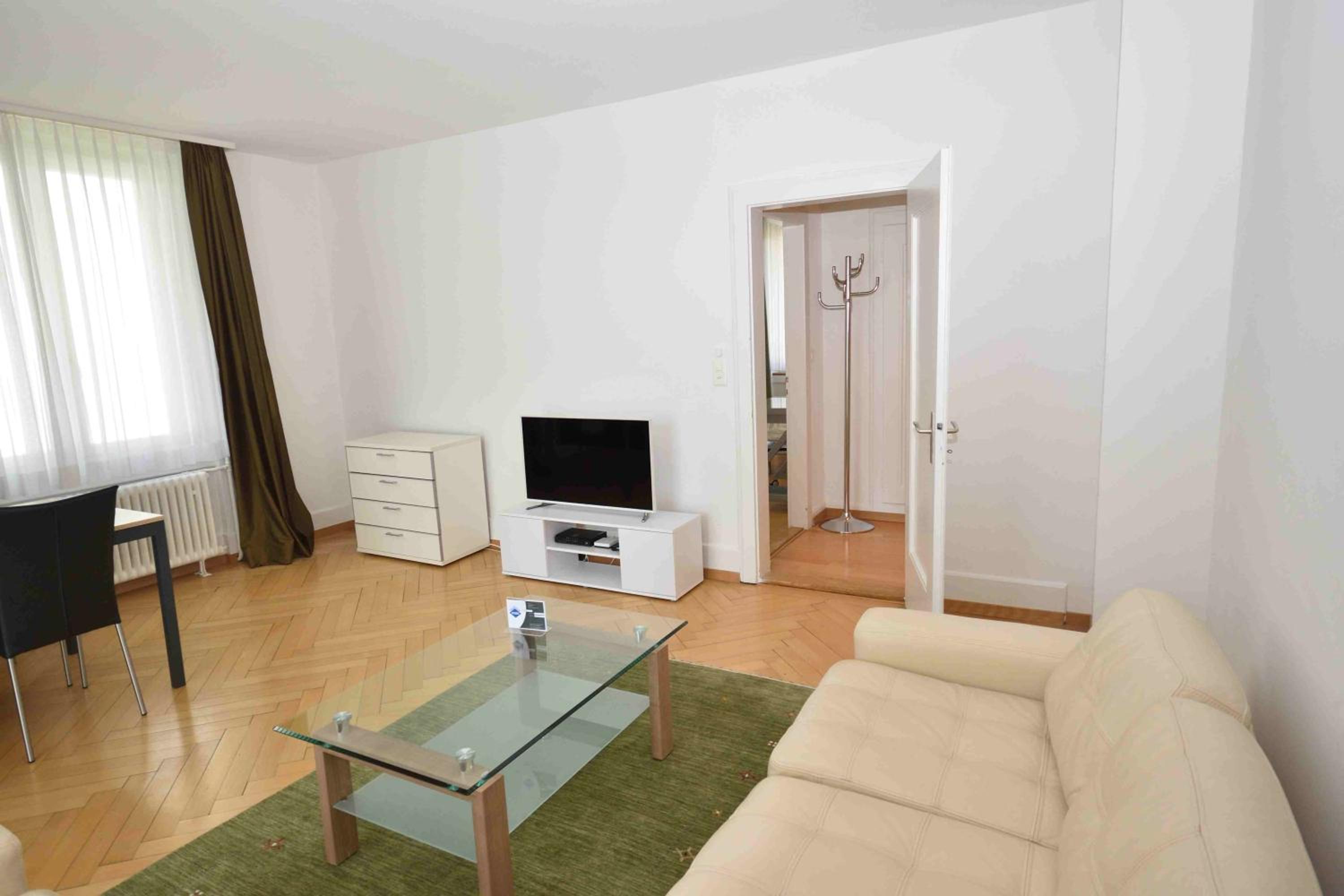 2BR flat near lake and central - Stardust 22