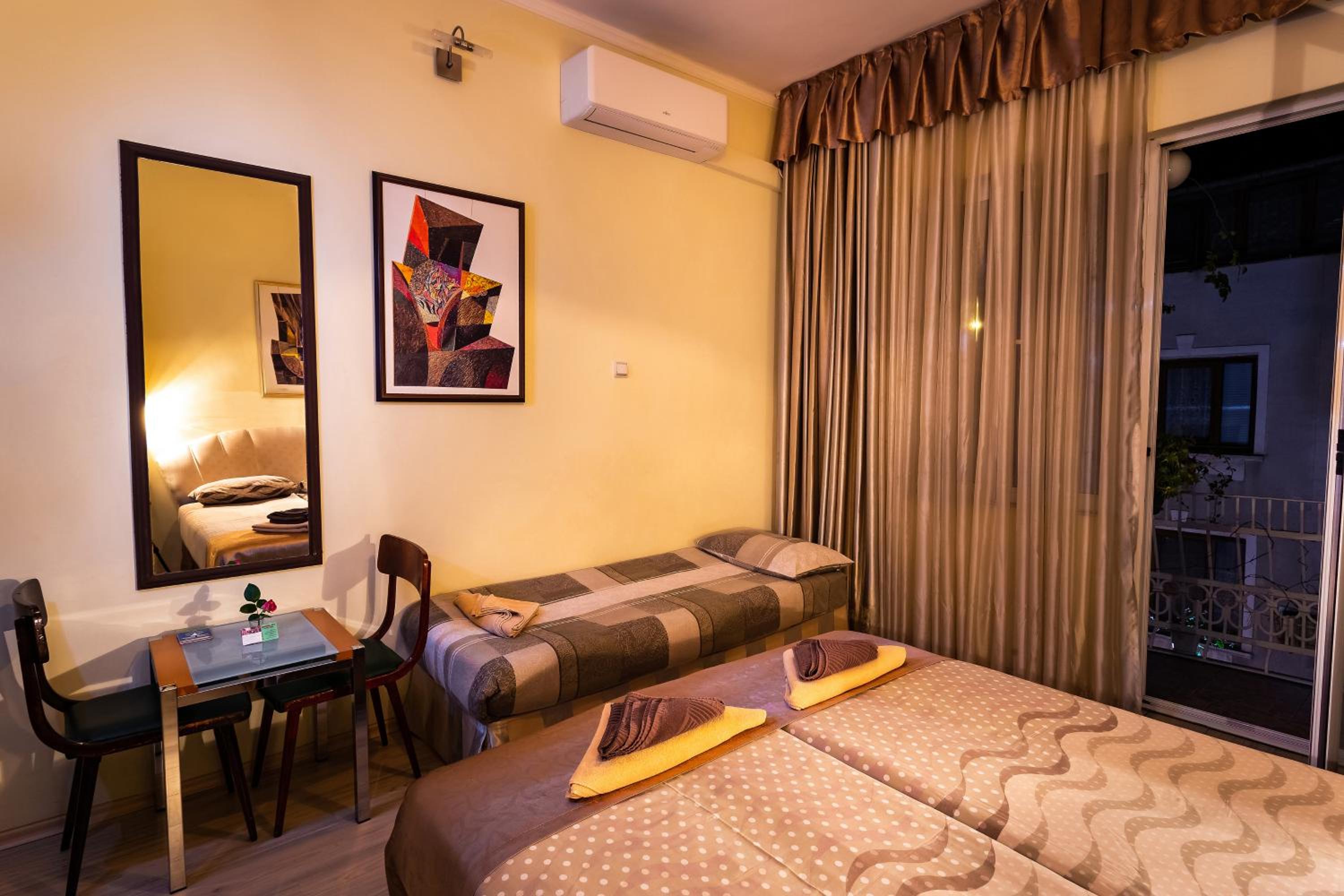 Residence Art Guest House