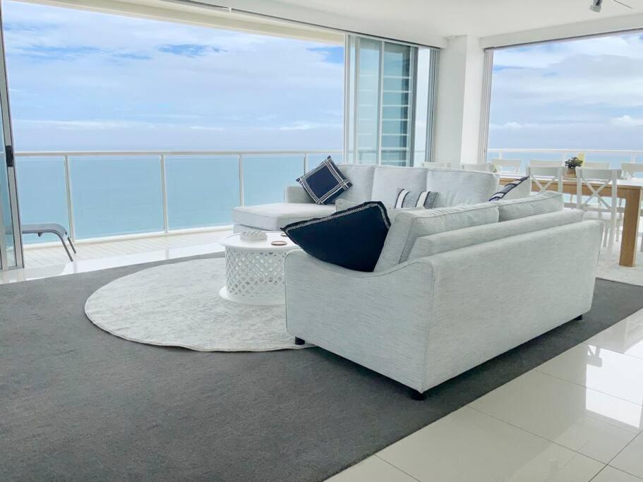Air on Broadbeach Beachfront 2Level stunning apartment with 180 degree views view 4