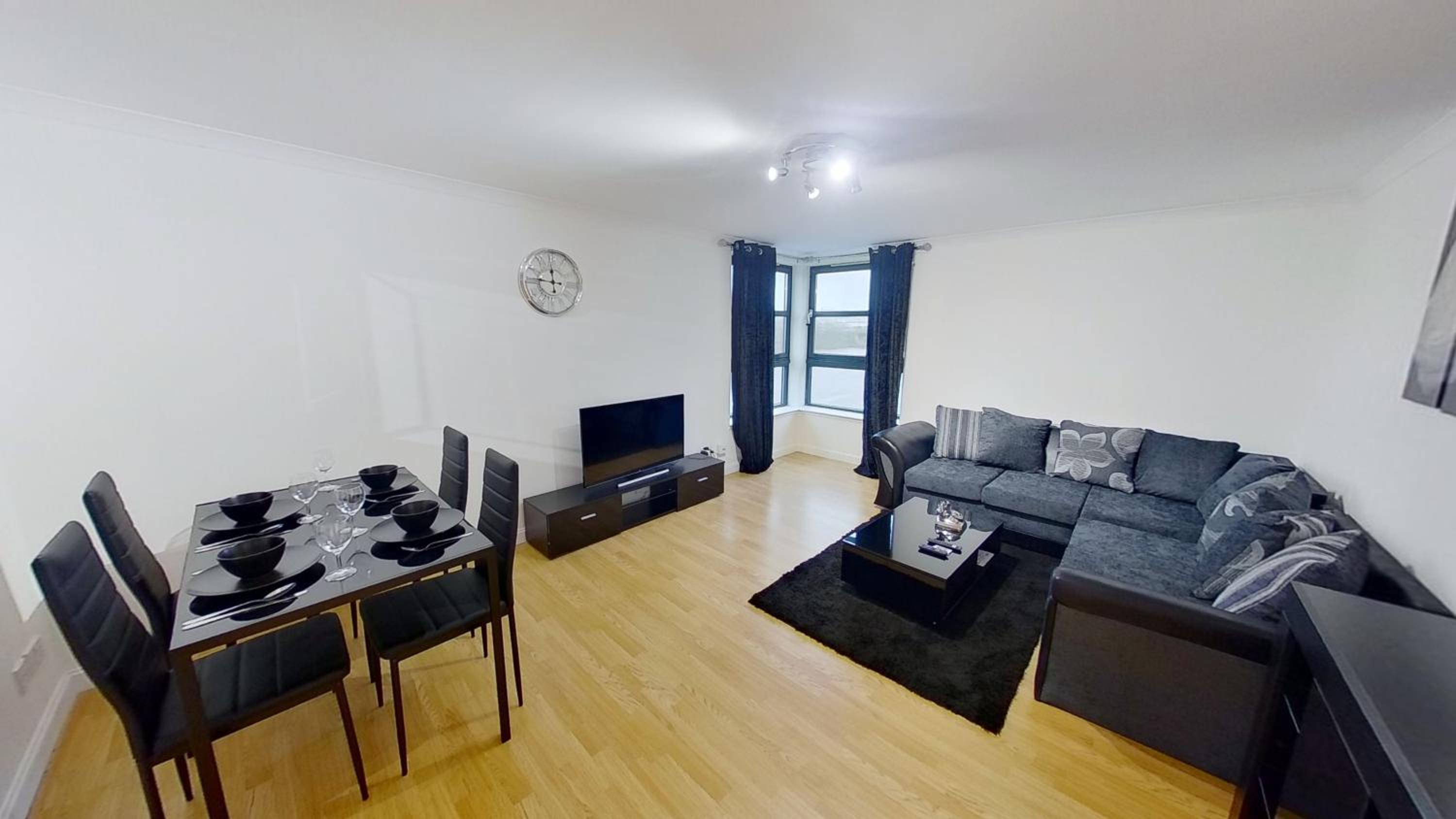 OrangeApartments Riverside Drive,5 Minutes from City Centre view 5