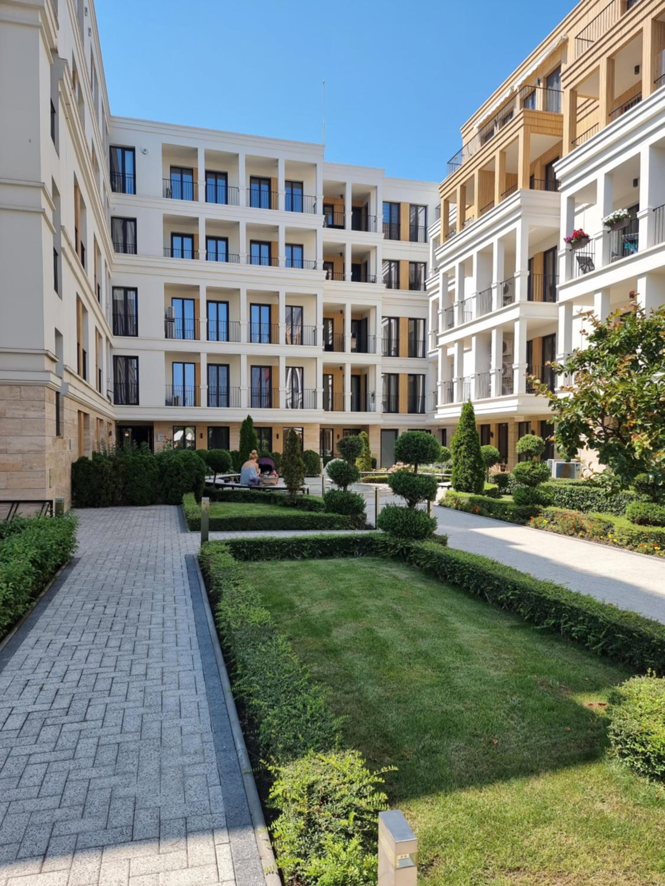 Apartment in Evargreen complex with Terrace