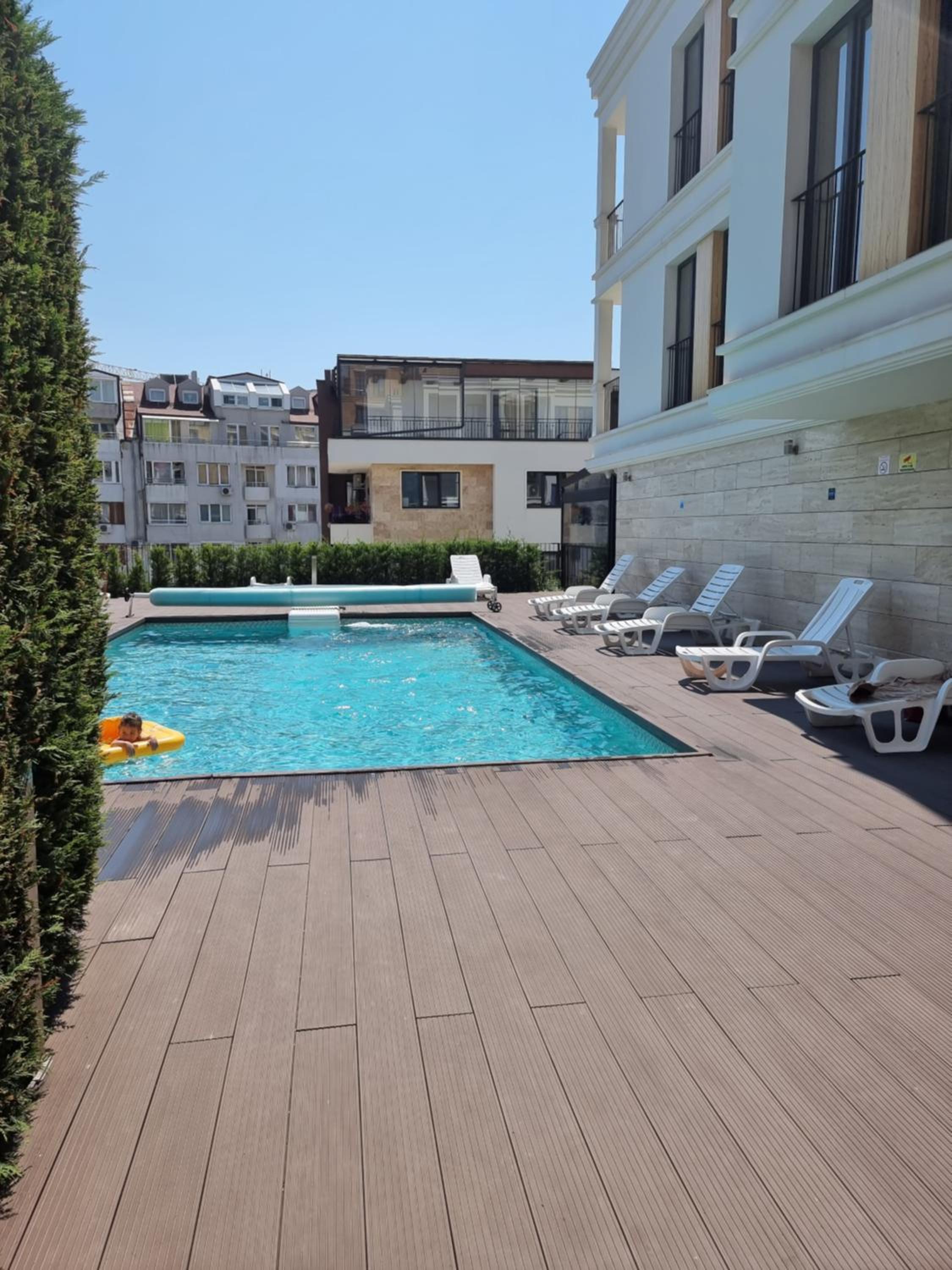 Apartment in Evargreen complex with Terrace