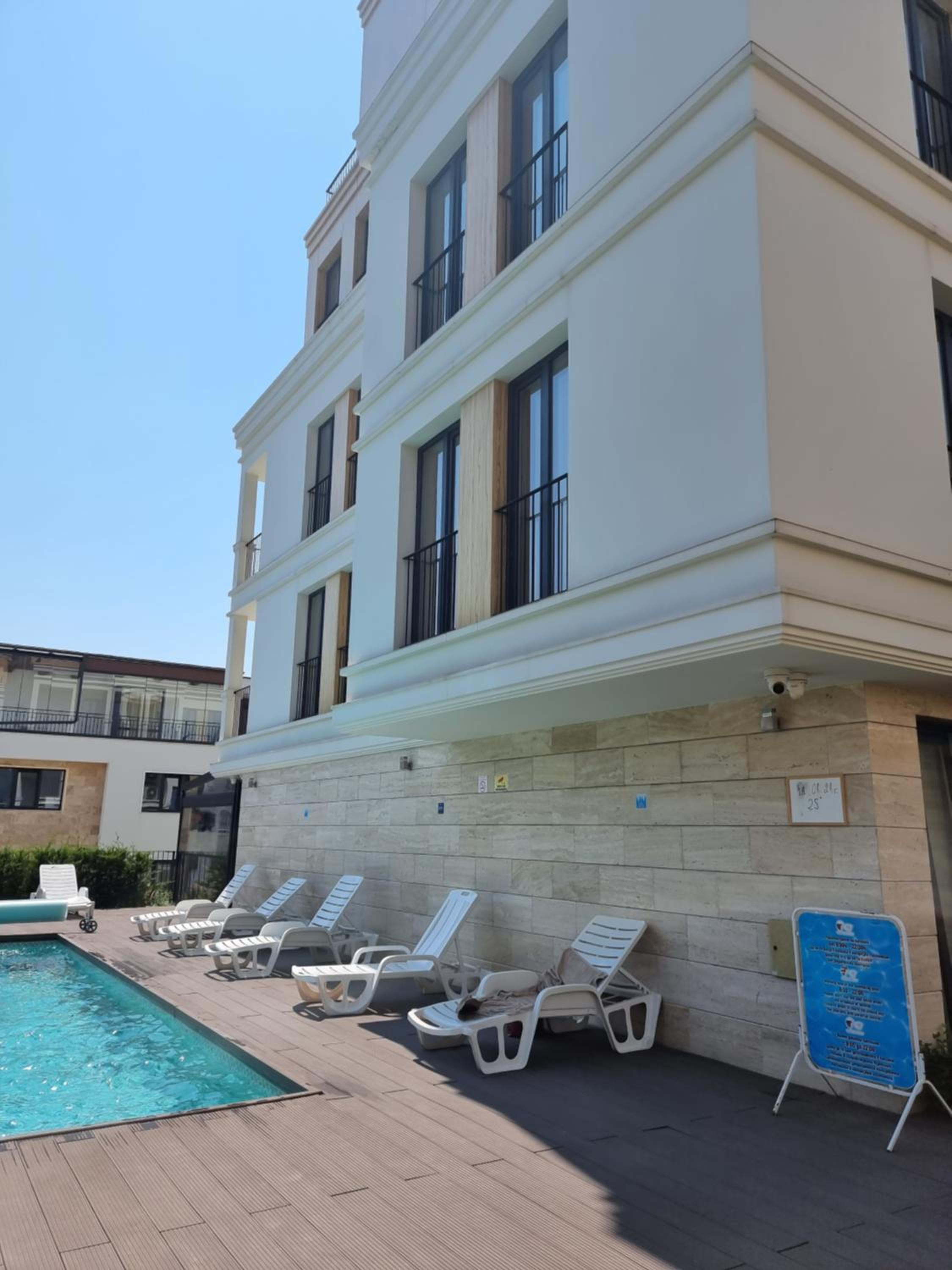 Apartment in Evargreen complex with Terrace