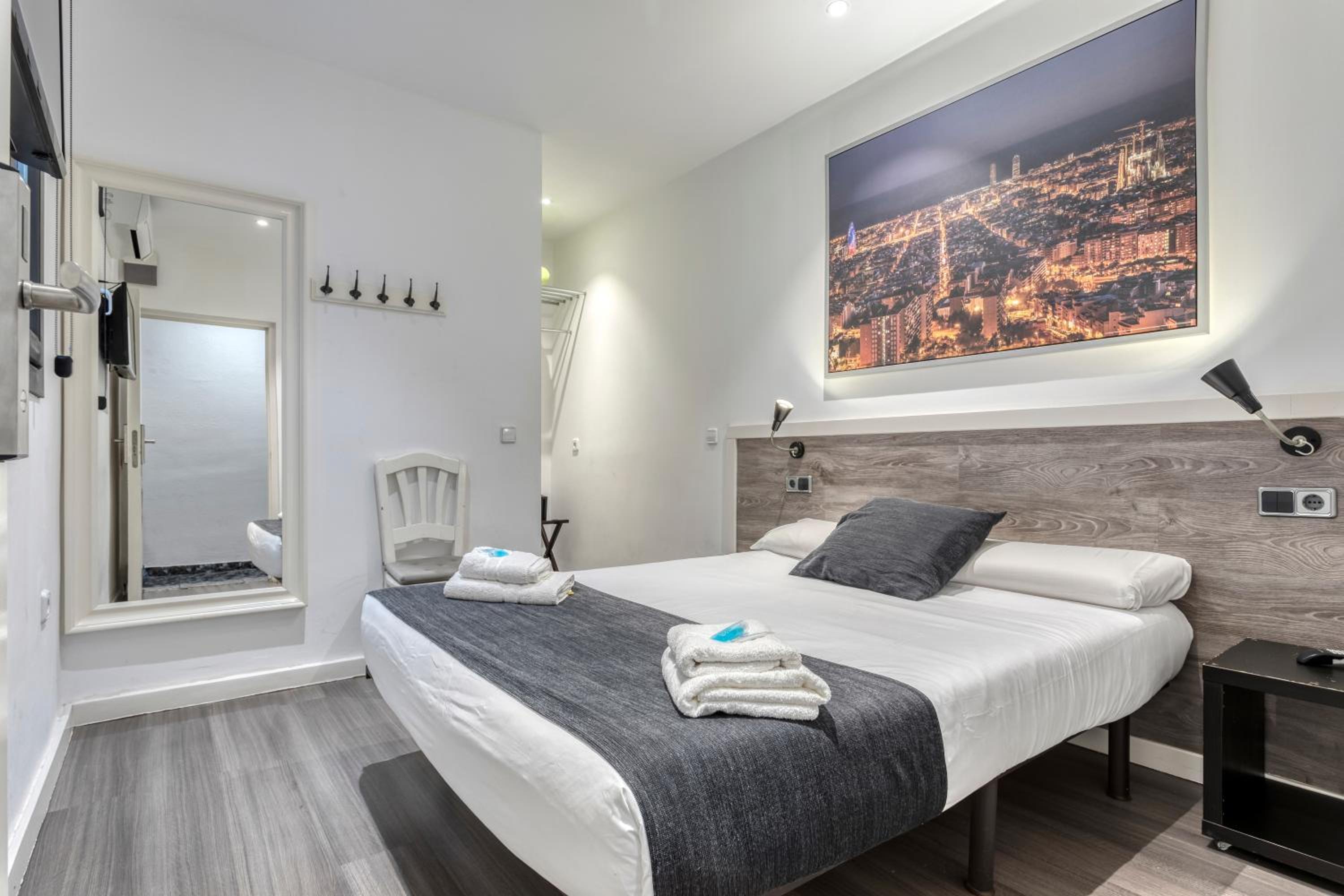 HOSTAL BEDMATES — Barcelona