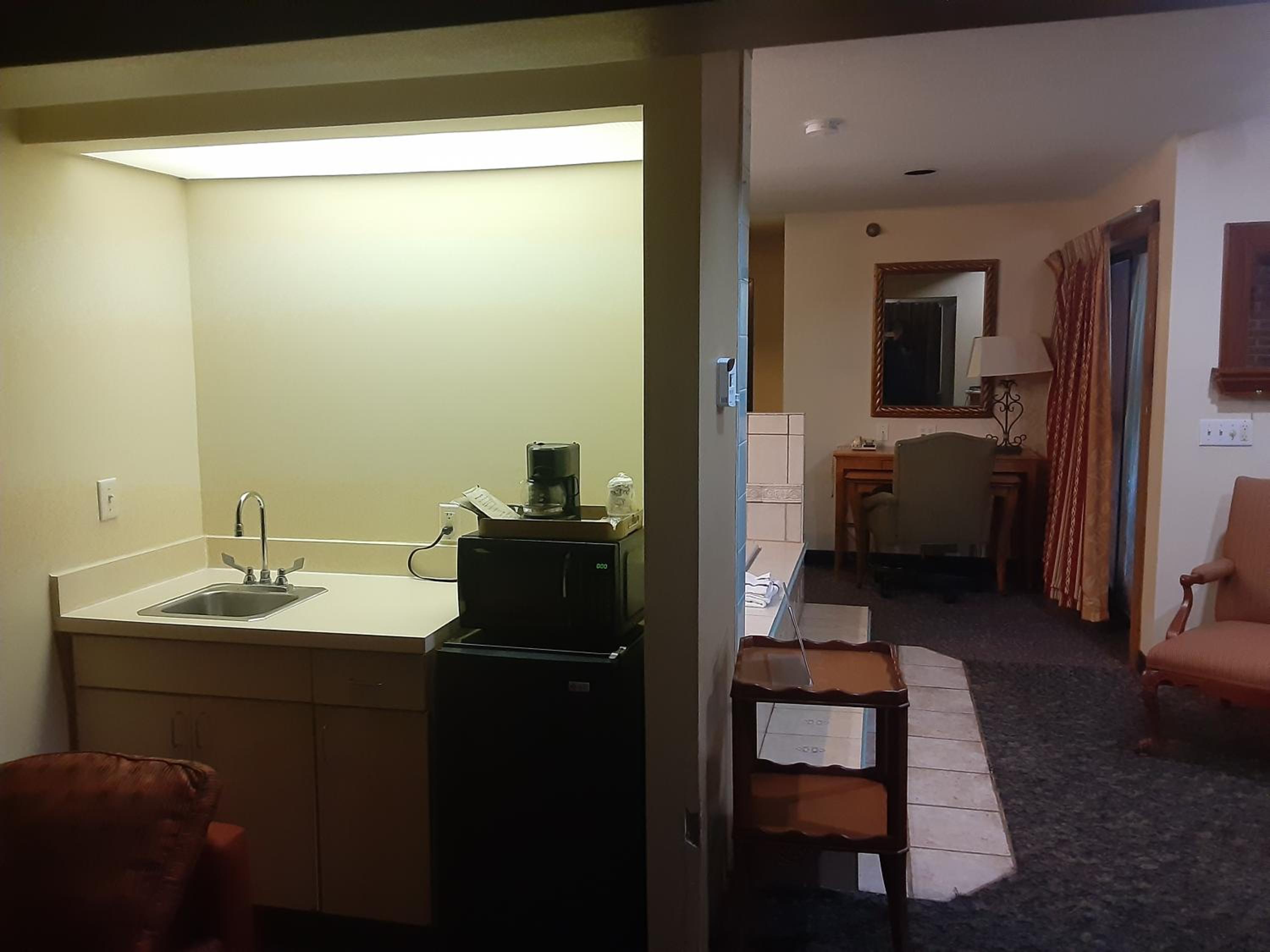 American Inn and Suites Ionia view 3