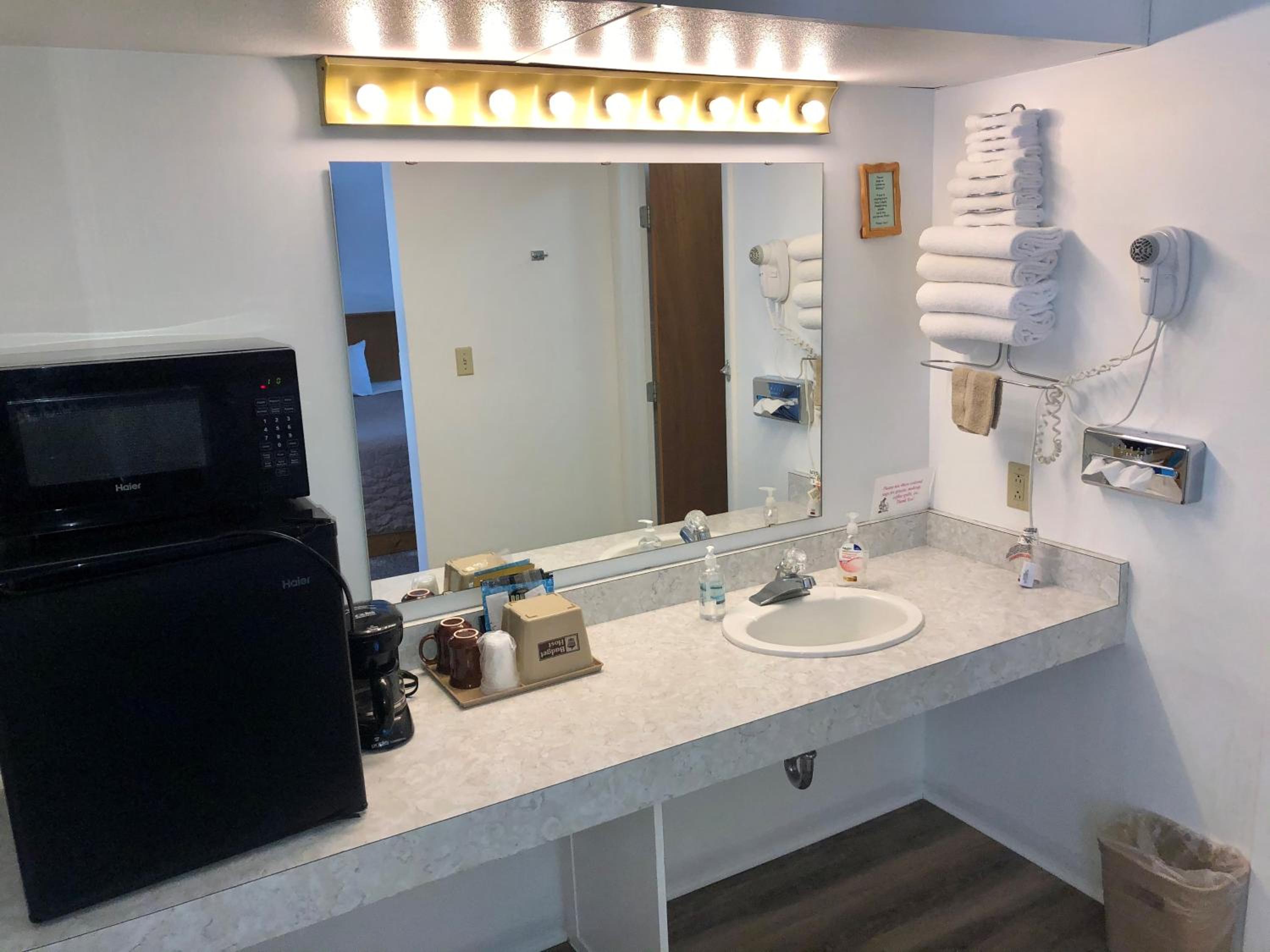 Budget Host Inn view 4