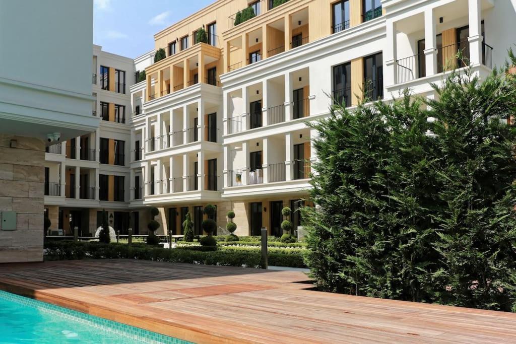 Apartment in Evargreen complex with Terrace