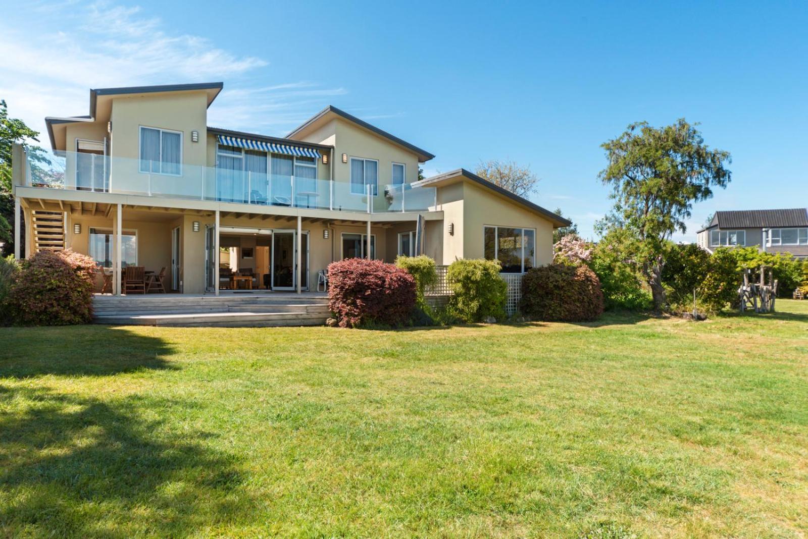 Lakeside Vistas Magic - Rainbow Point Home view 3