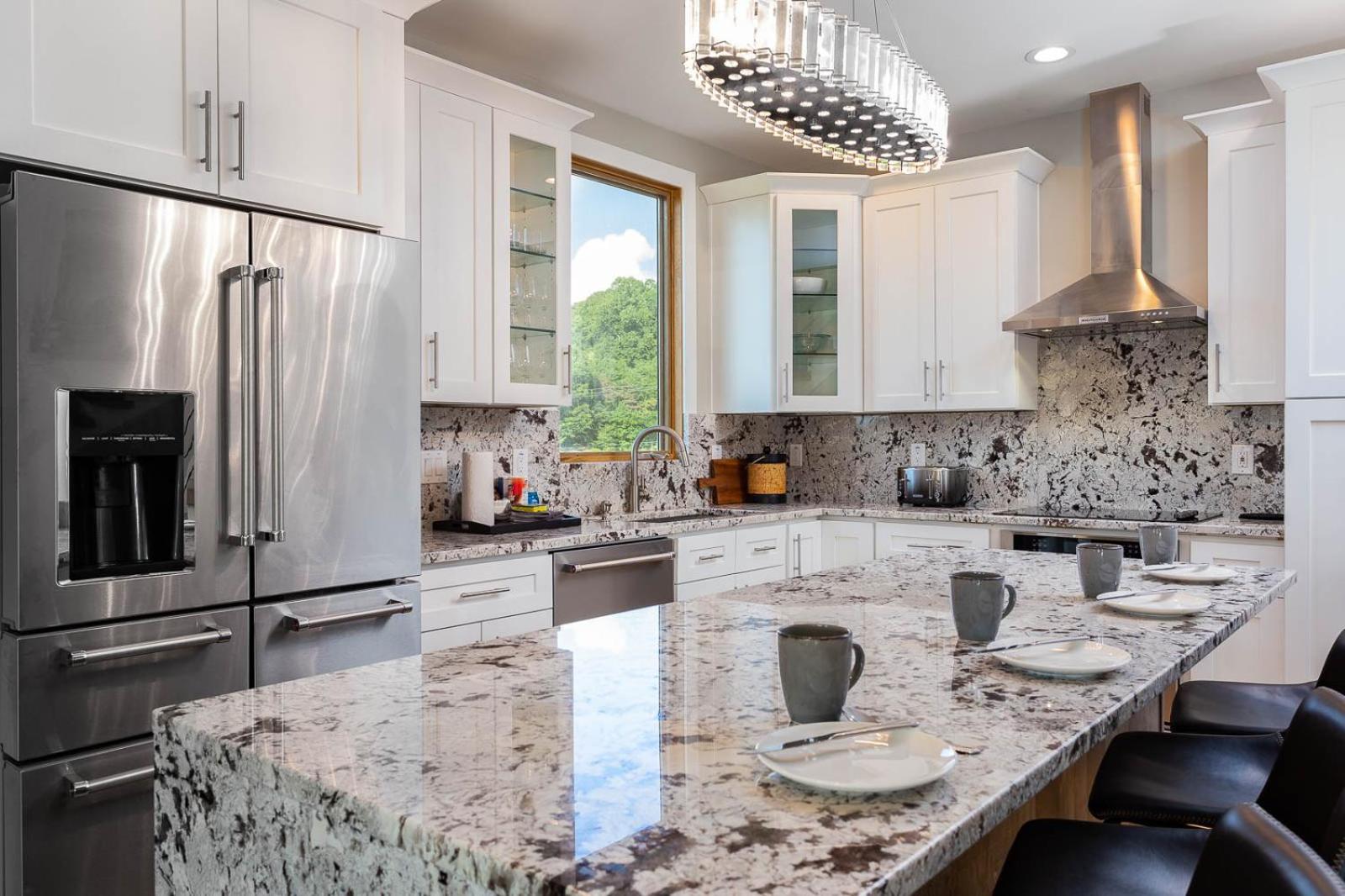 Ultra Luxurious House in the heart of Asheville with PRIVATE HOT TUB view 5