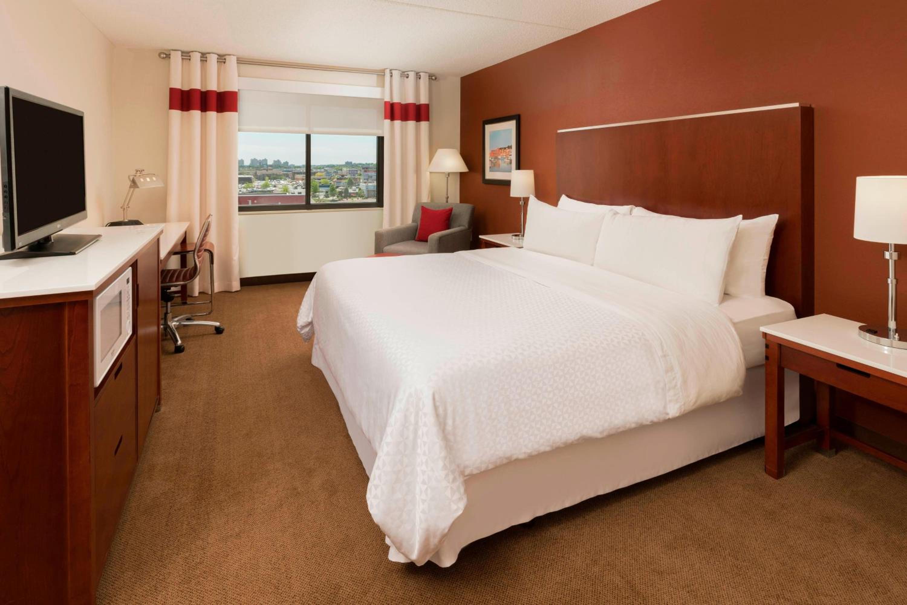 Four Points by Sheraton Boston Logan Airport Revere - Property Image 10