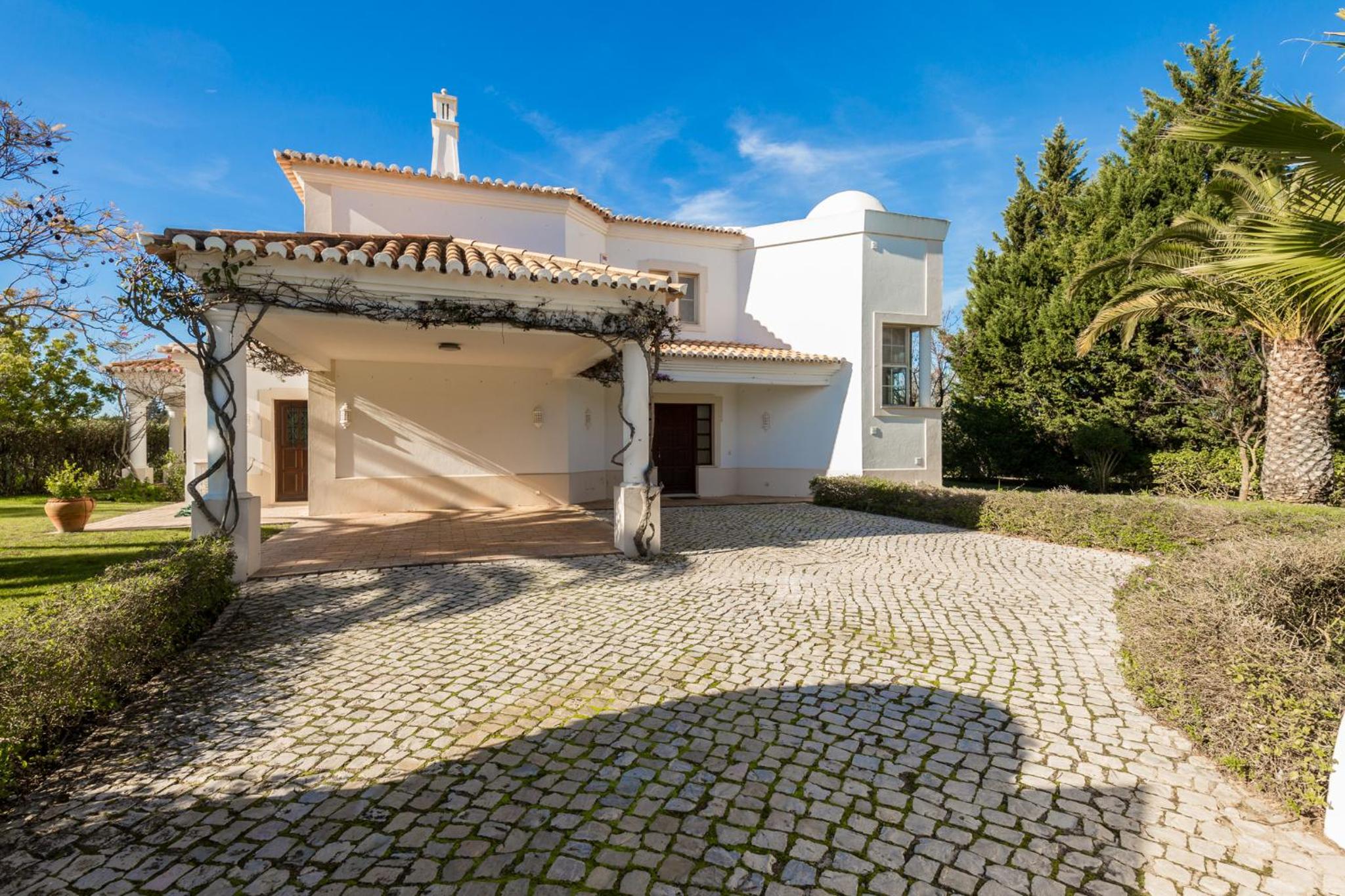 Peaceful 4BR villa on Gramacho golf resort w/ private pool view 3
