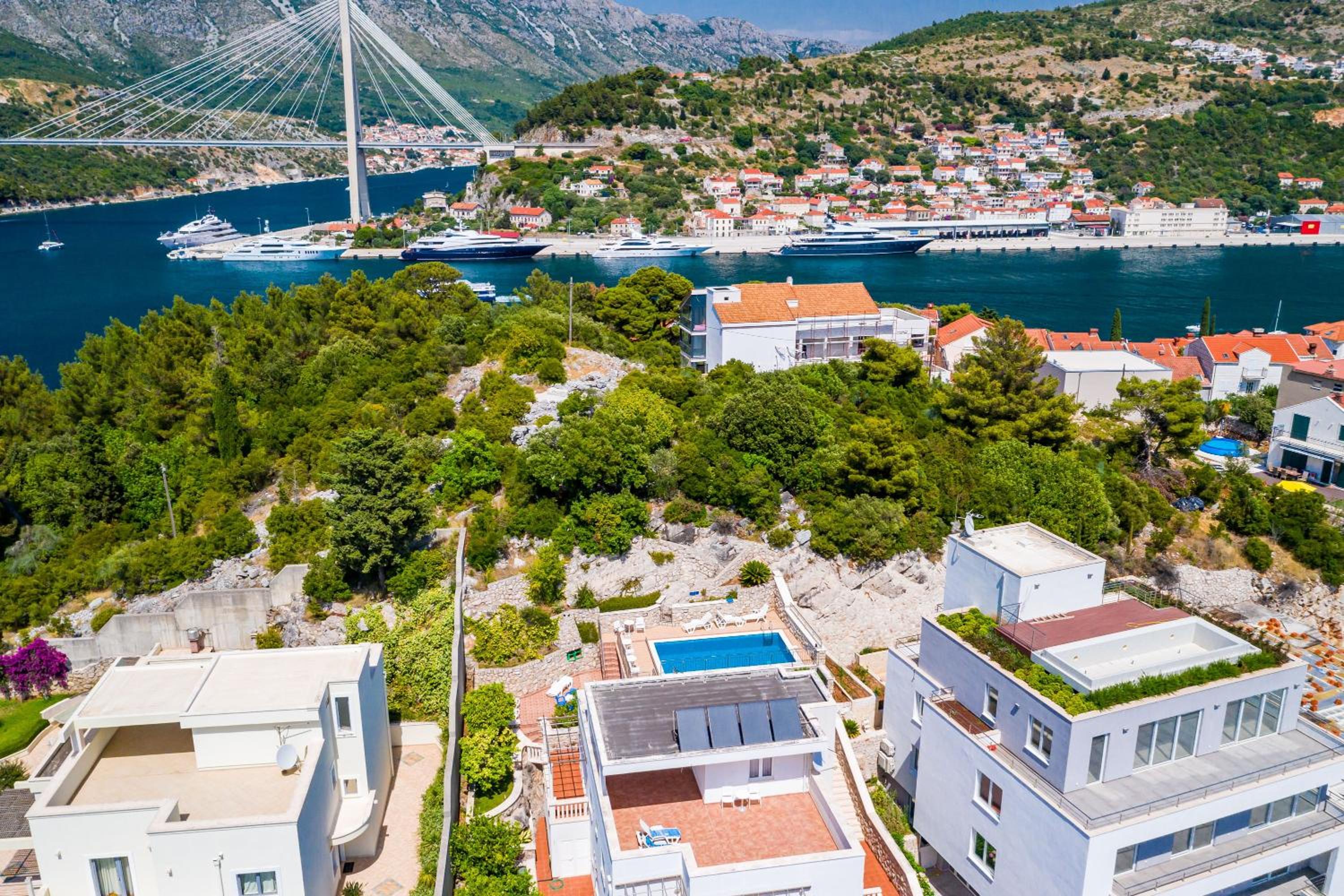 Villa Borna Apartments with Free Parking photo 33 of 42