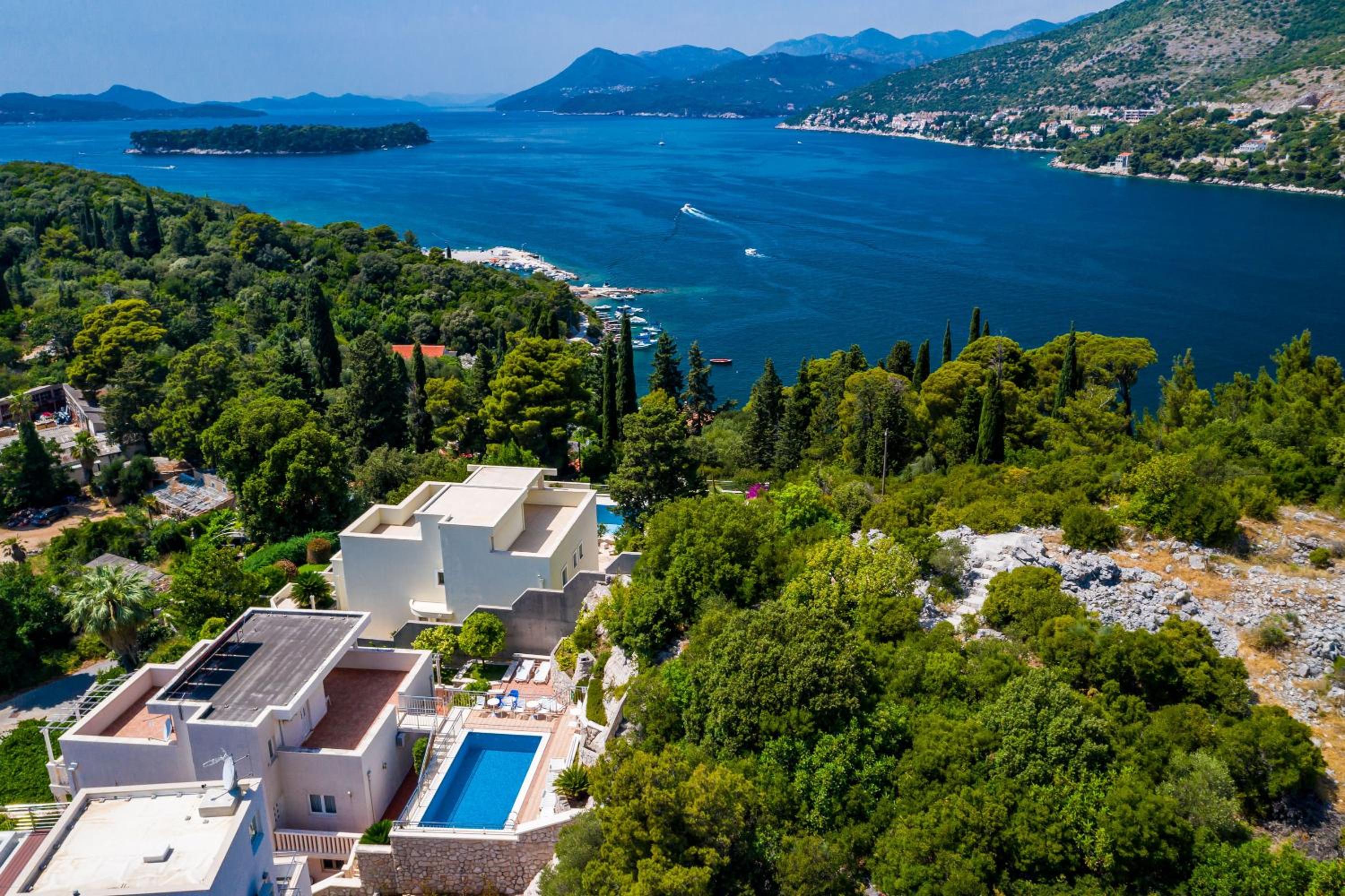 Villa Borna Apartments with Free Parking photo 29 of 42