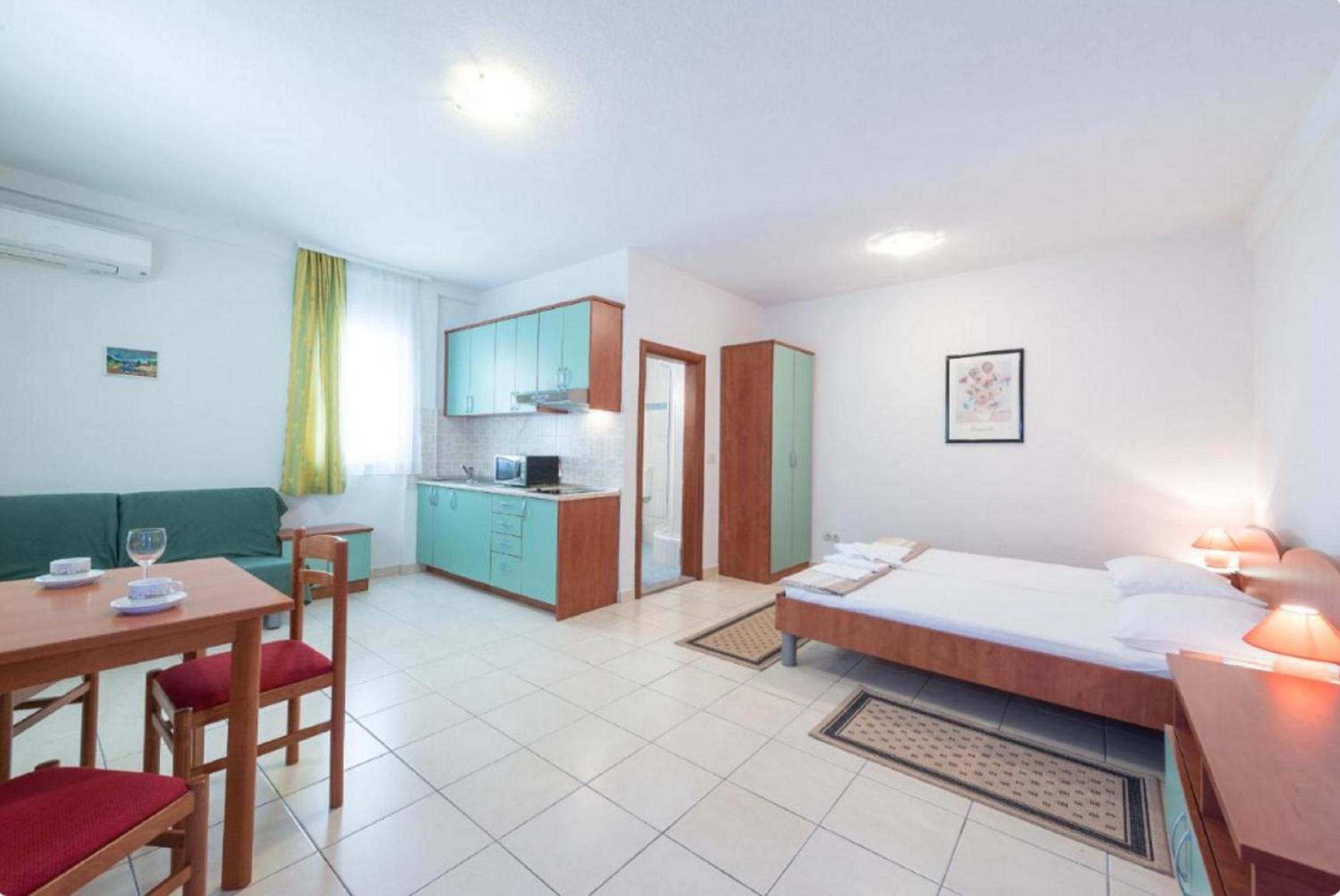 Villa Borna Apartments with Free Parking photo 13 of 42