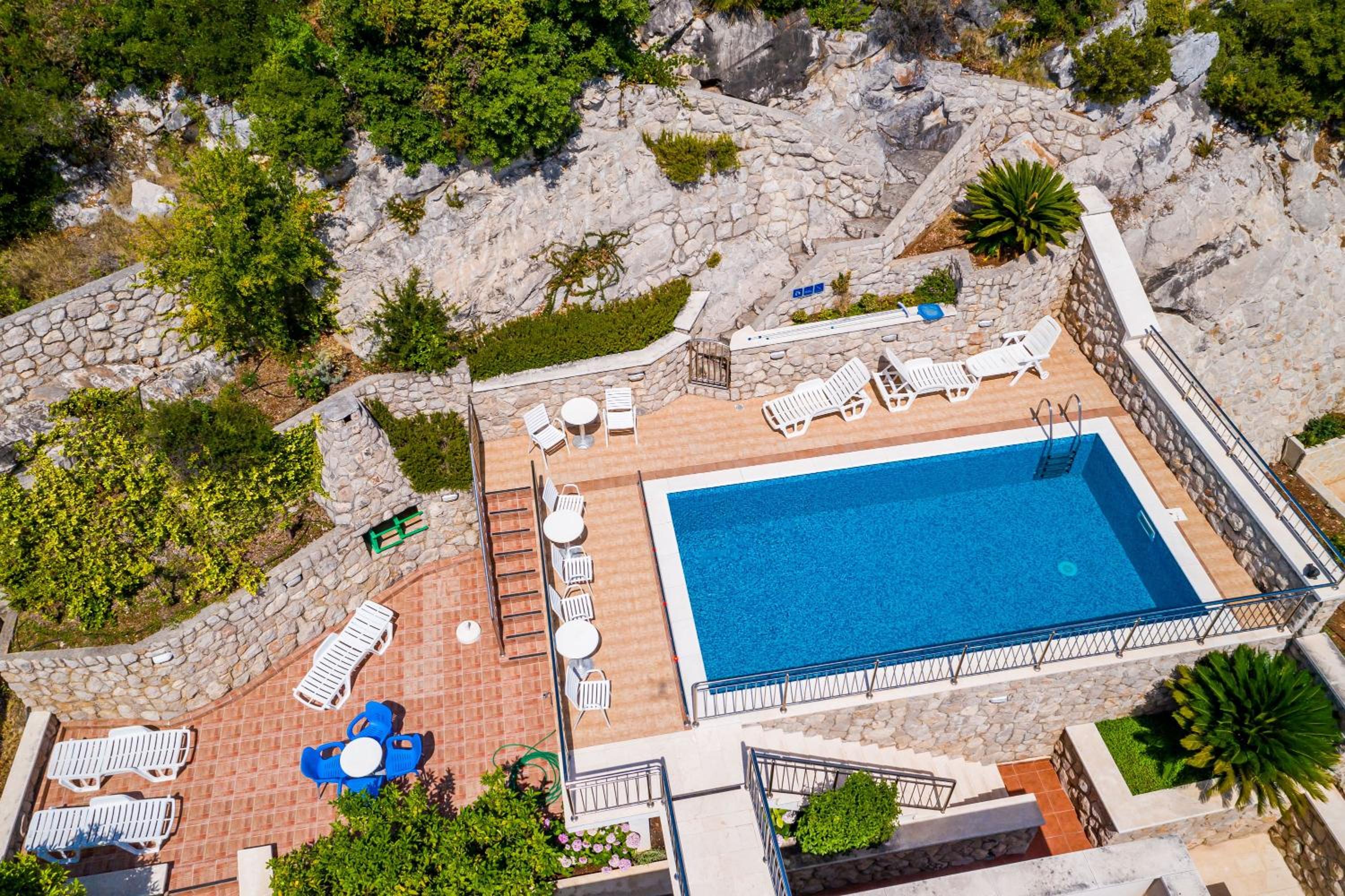 Villa Borna Apartments with Free Parking photo 14 of 42