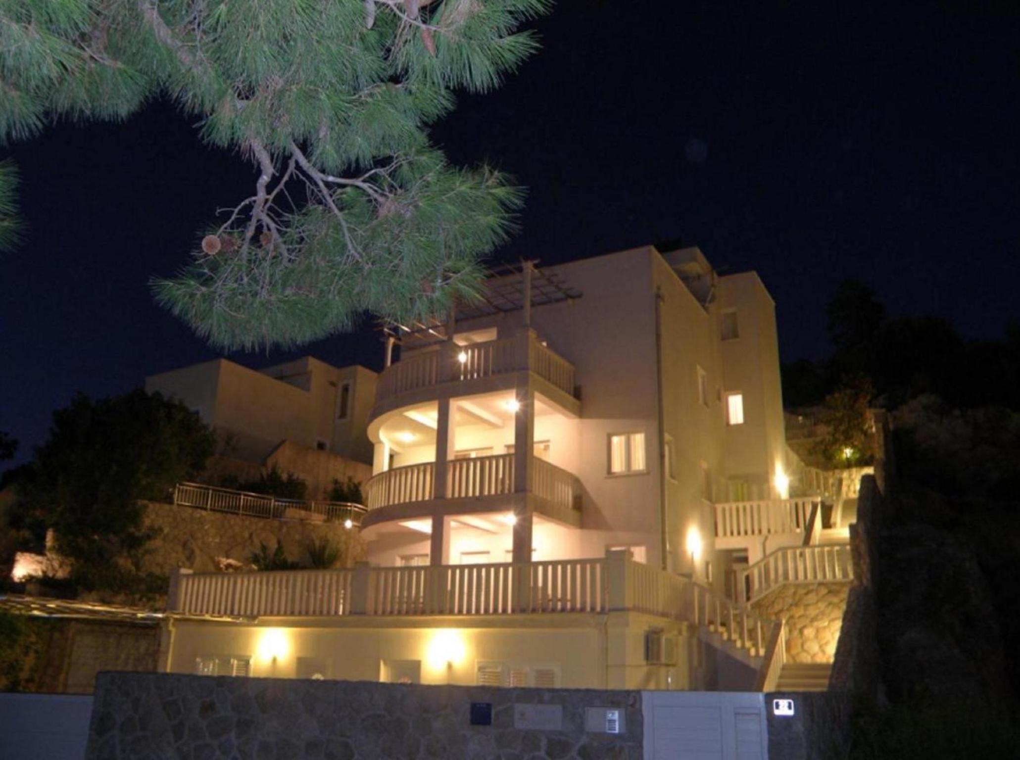Villa Borna Apartments with Free Parking photo 3