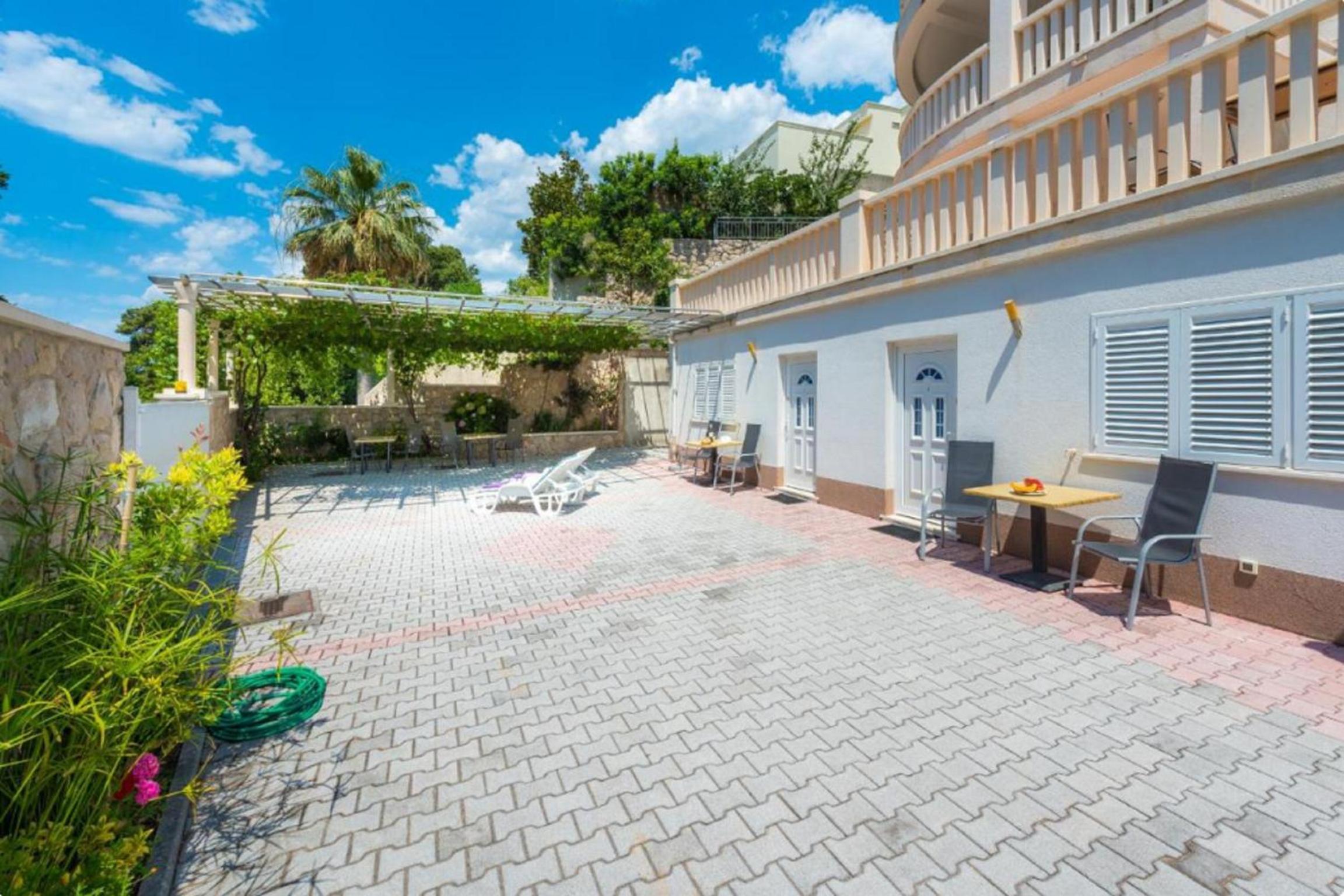 Villa Borna Apartments with Free Parking photo 21 of 42