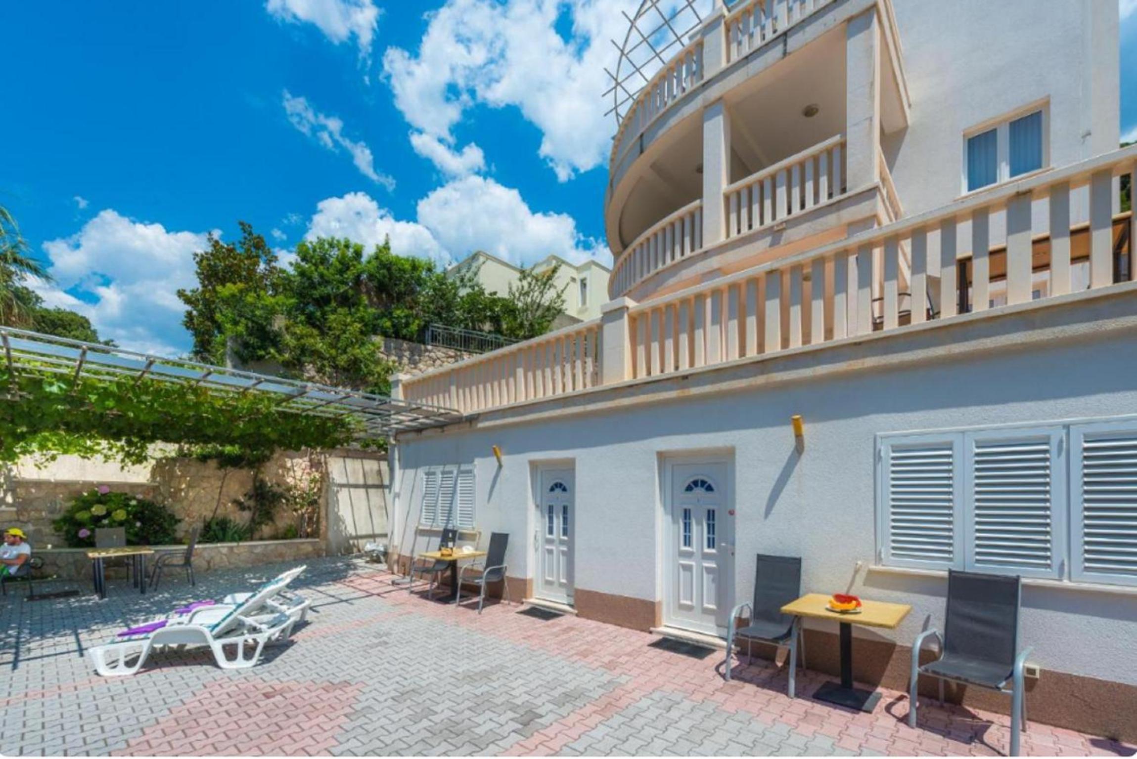 Villa Borna Apartments with Free Parking photo 22 of 42