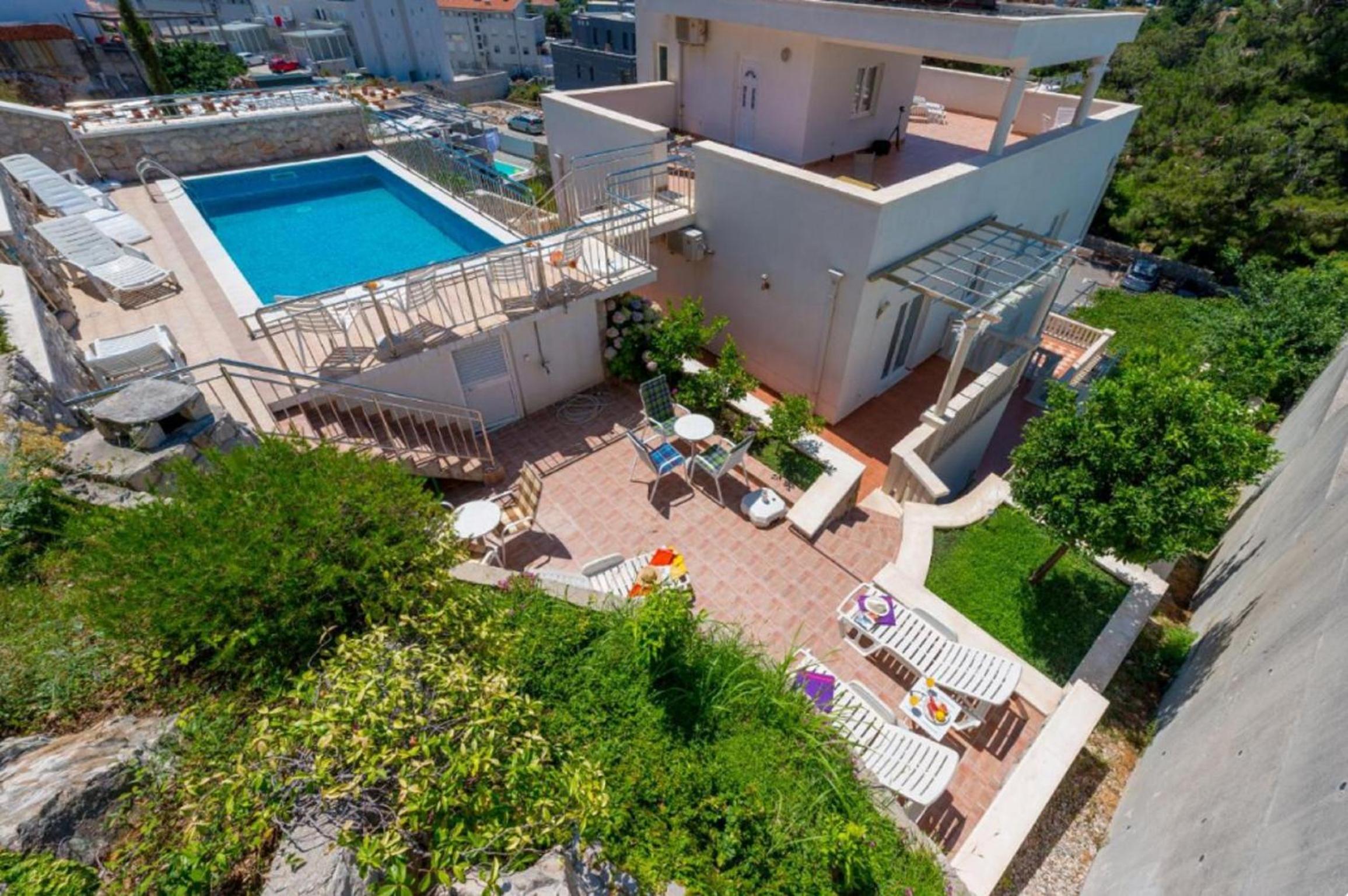 Villa Borna Apartments with Free Parking photo 23 of 42
