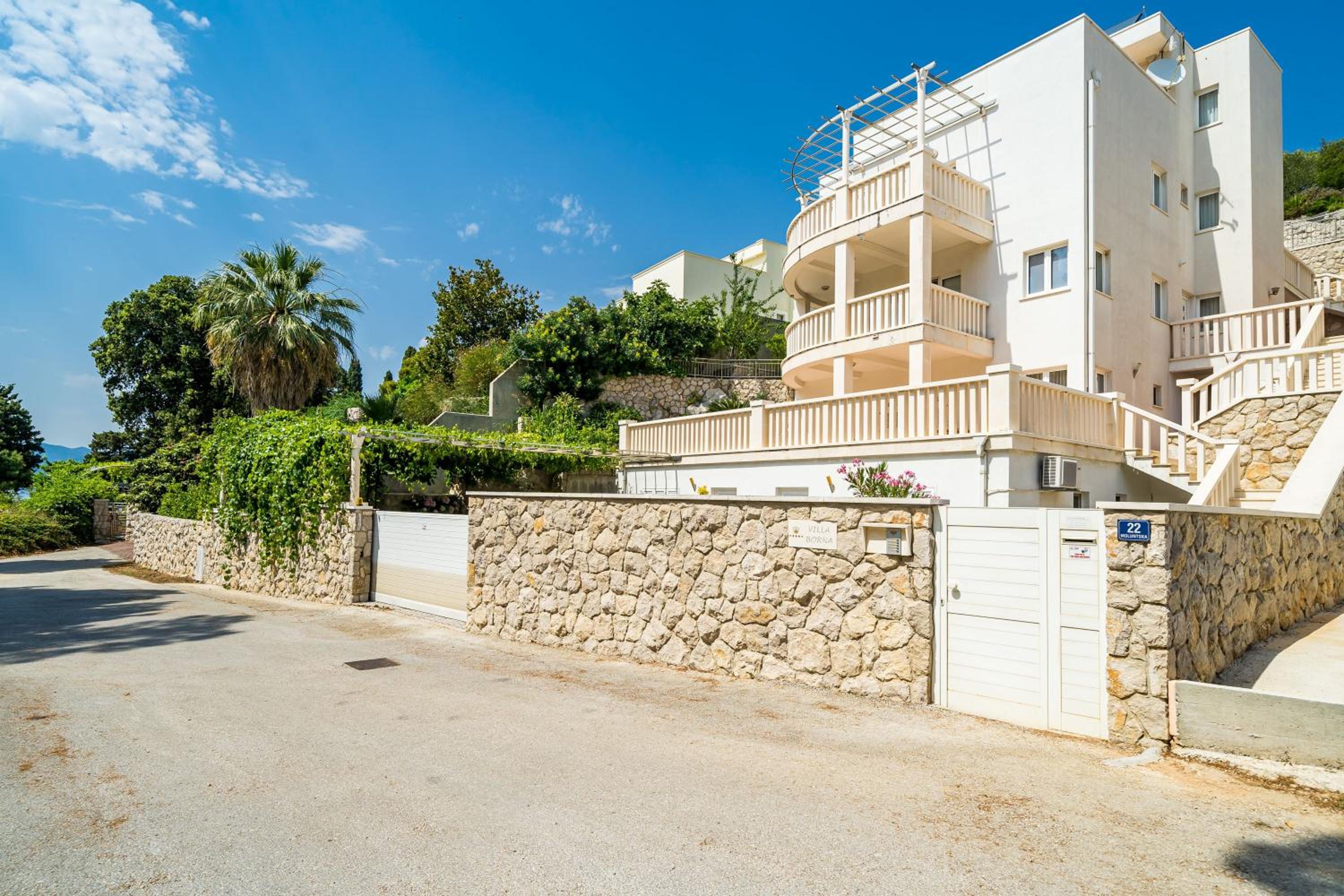 Villa Borna Apartments with Free Parking photo 32 of 42