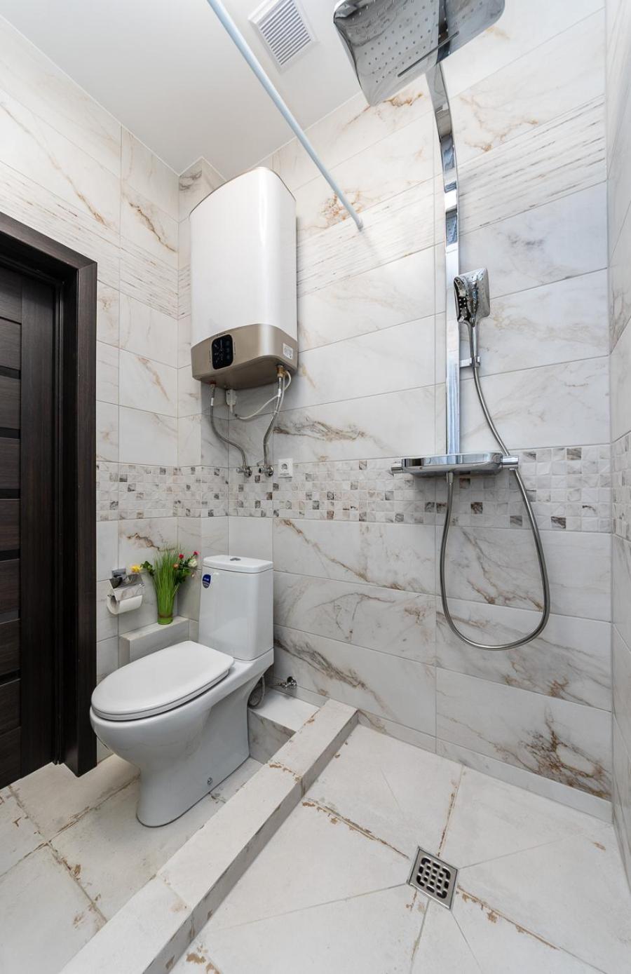 View on Sofievskaya Square en Kyiv — bathroom