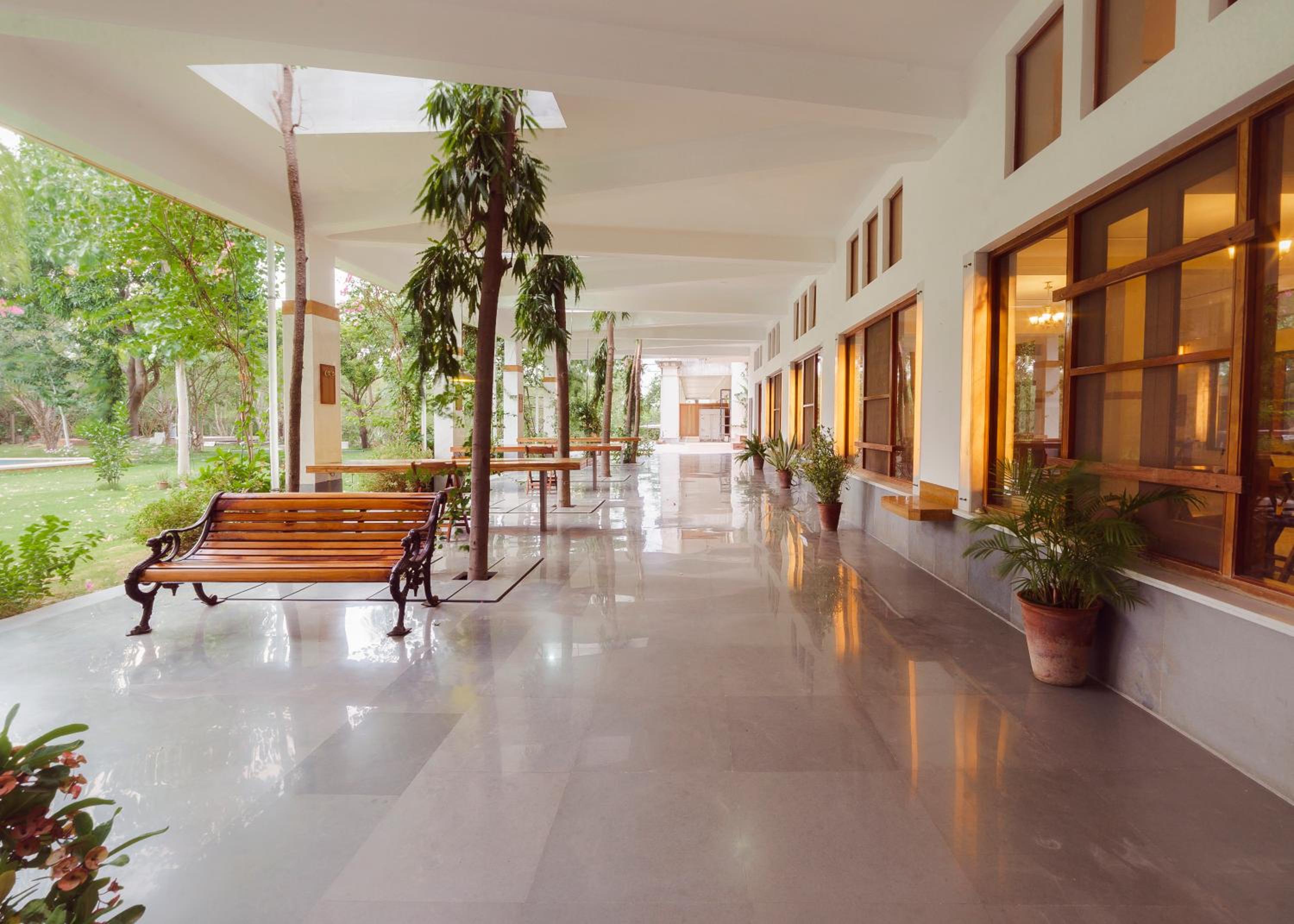Lobby & Reception