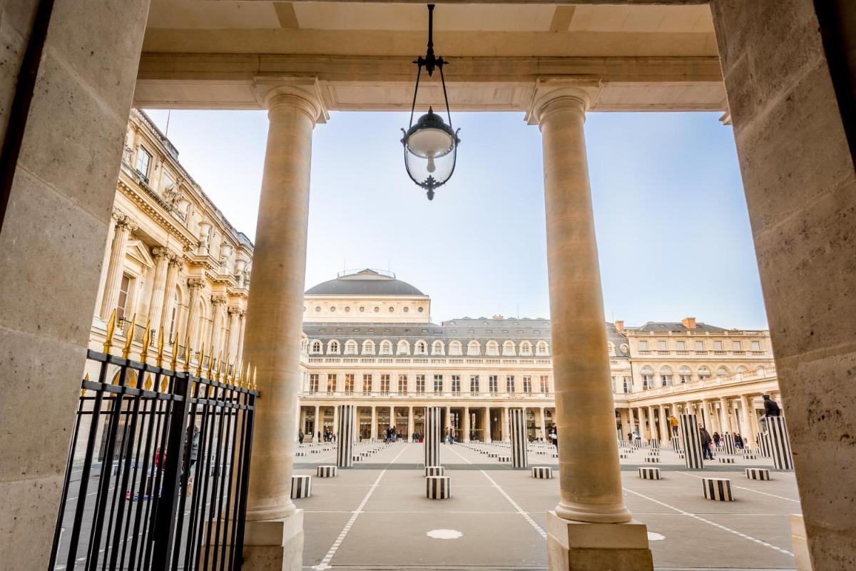Luxury 6 Bedroom 5 bathroom Palace Apartment - Louvre View