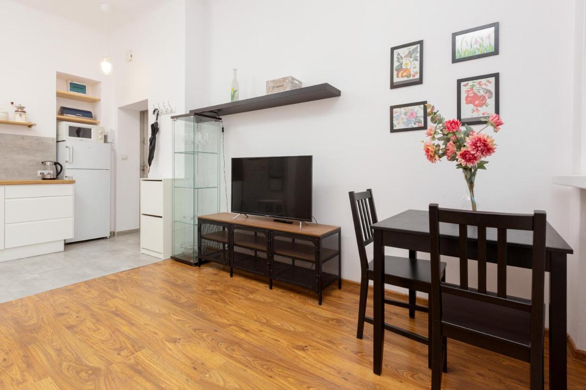 Downtown Studio Marszałkowska by Renters view 3