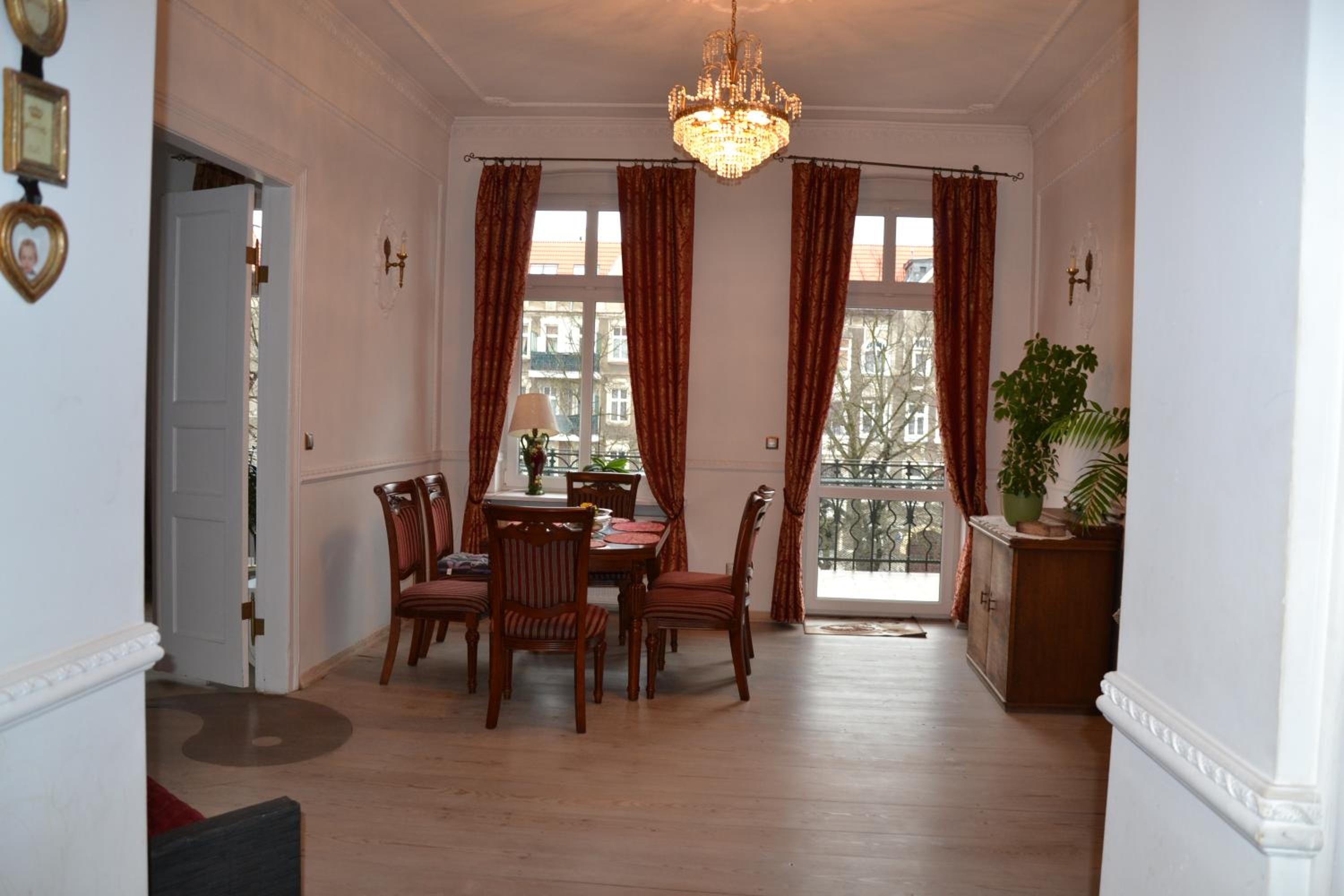 City center, sunny spacious luxury! view 5