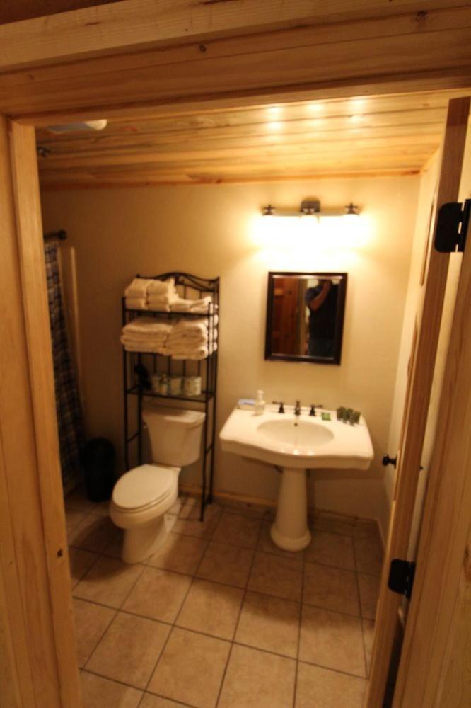 The Historic Wapiti Lodge view 3