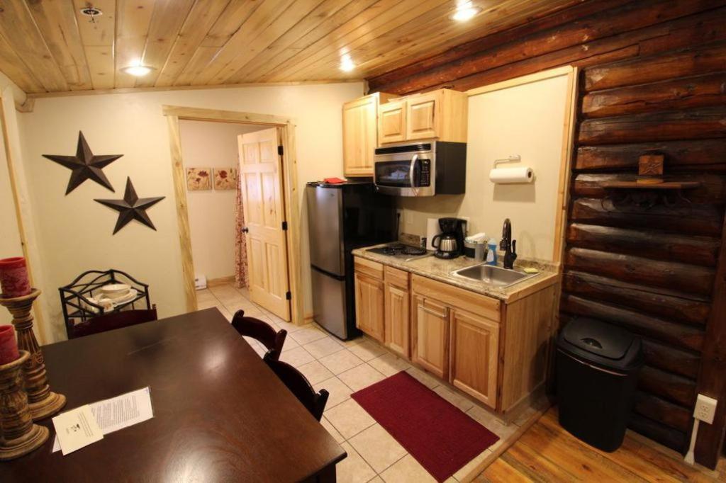 The Historic Wapiti Lodge view 4