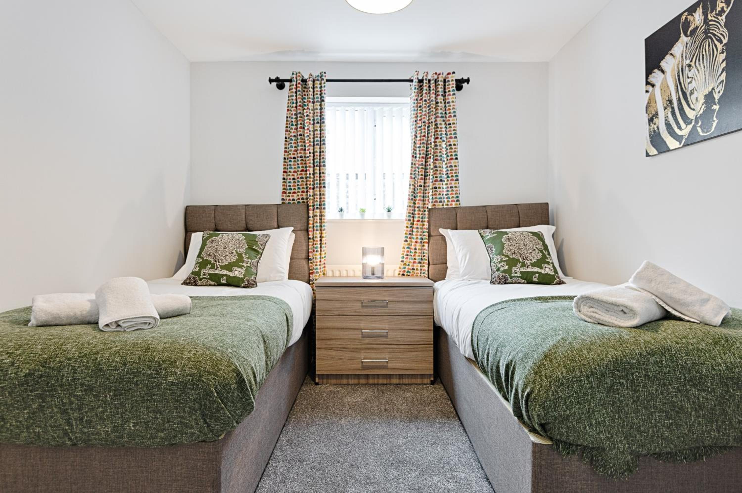 Contractor Base - 4 Beds - Dining - Wi-Fi view 2