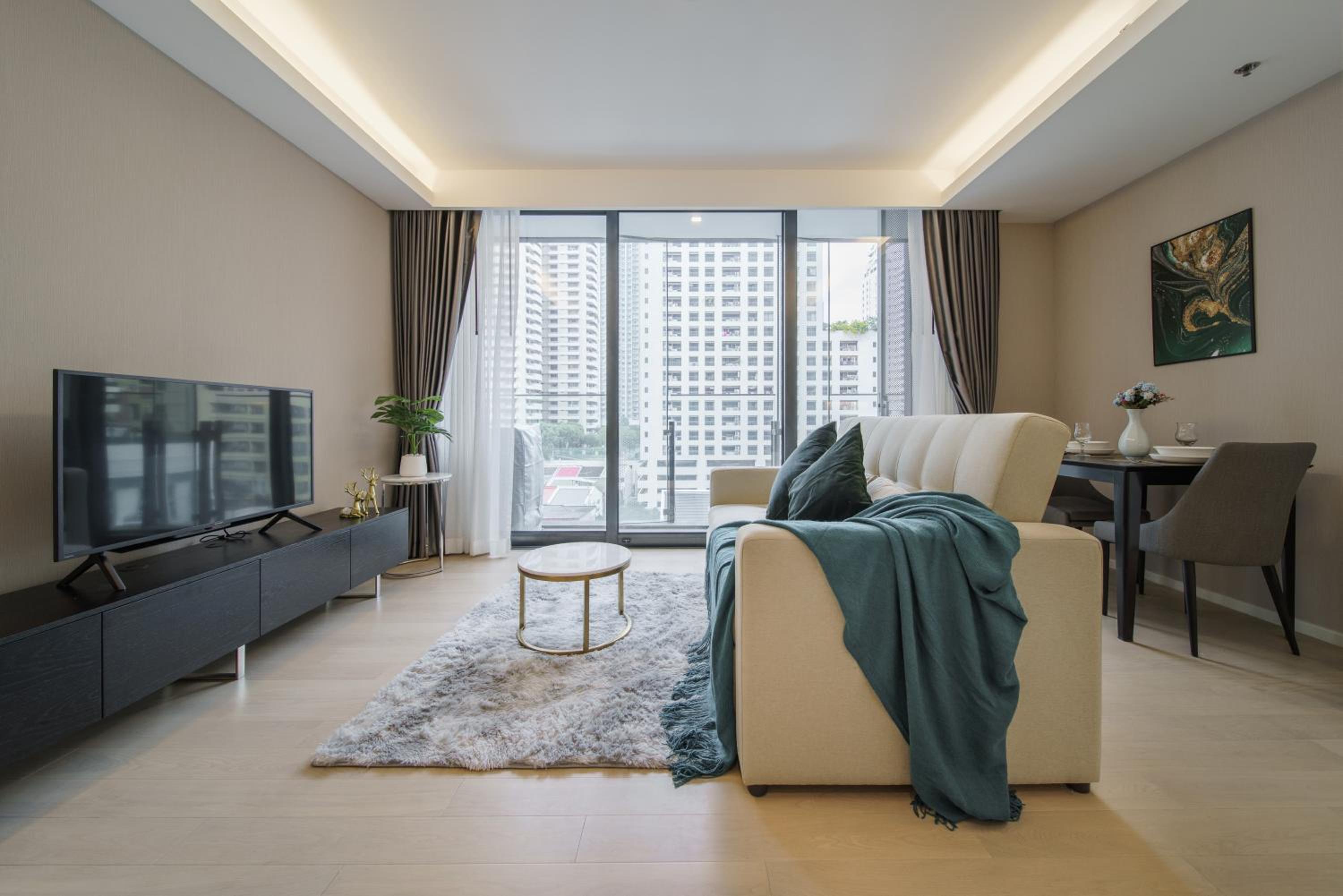 Sukhumvit 11#Luxury#Pool#Gym#BTS Nana&MRT Sukhumvit#1BR#Max4ppl