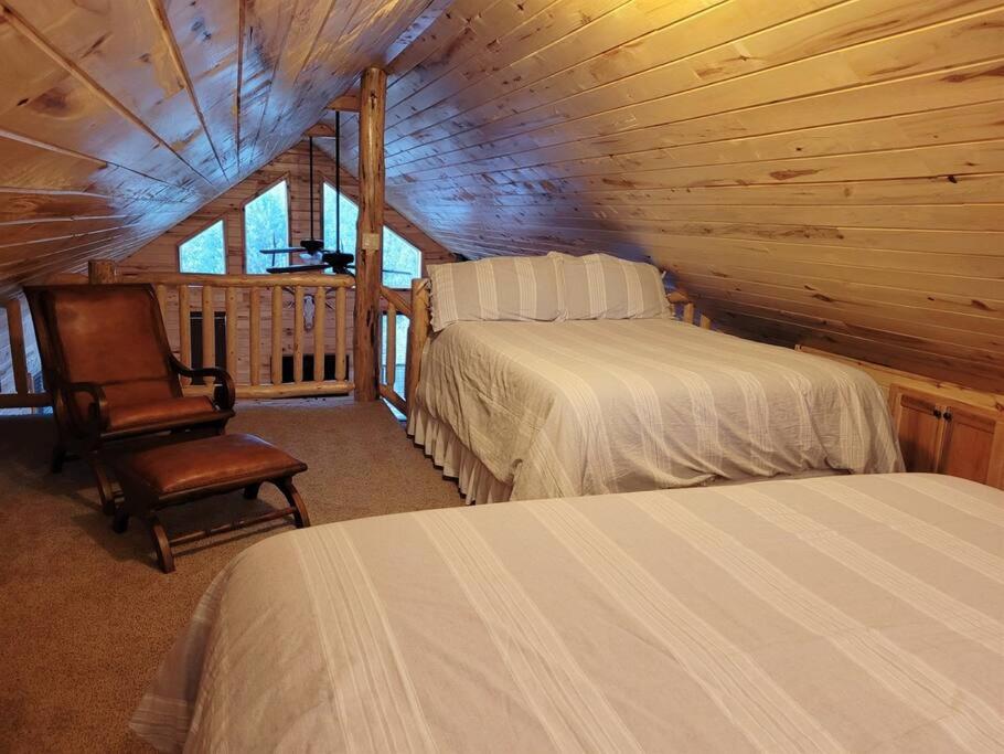Log Cabin Zion Retreat. Walking distance to East Zion Trails