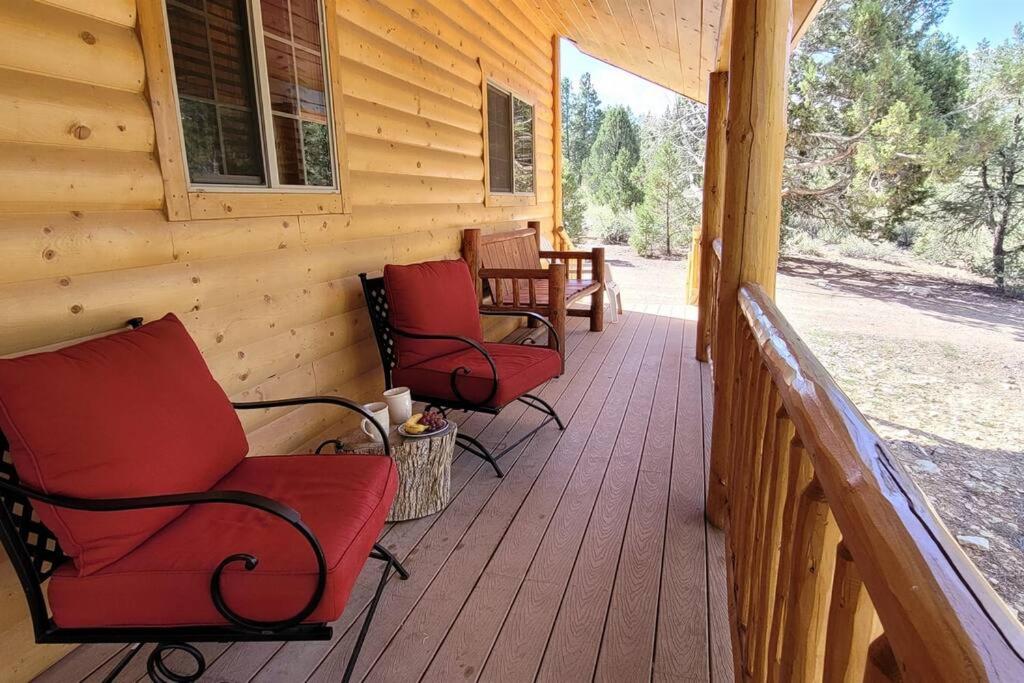 Log Cabin Zion Retreat. Walking distance to East Zion Trails