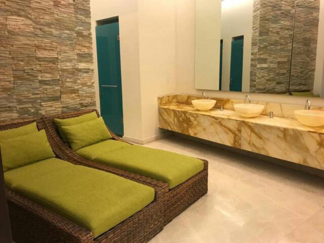 Ocean front apartment in Cancun
