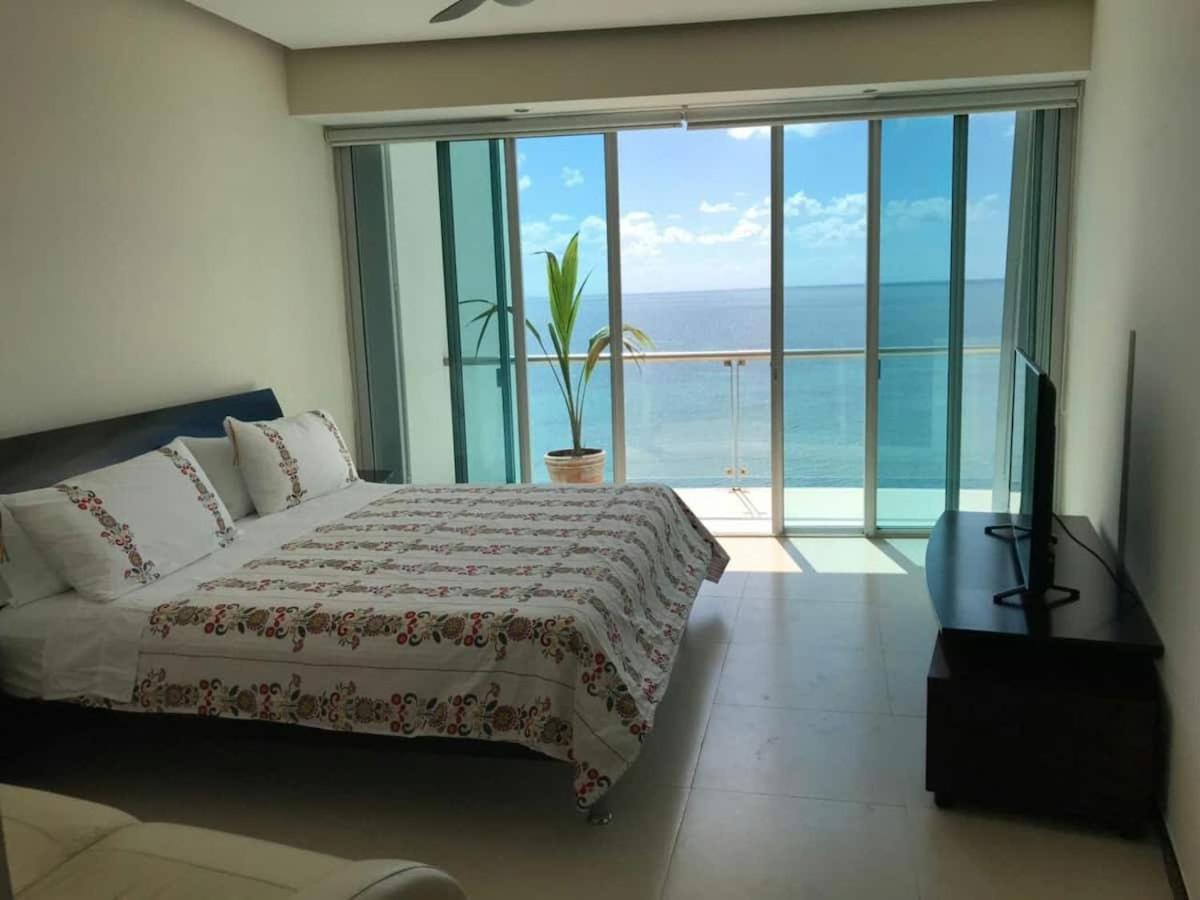 Ocean front apartment in Cancun