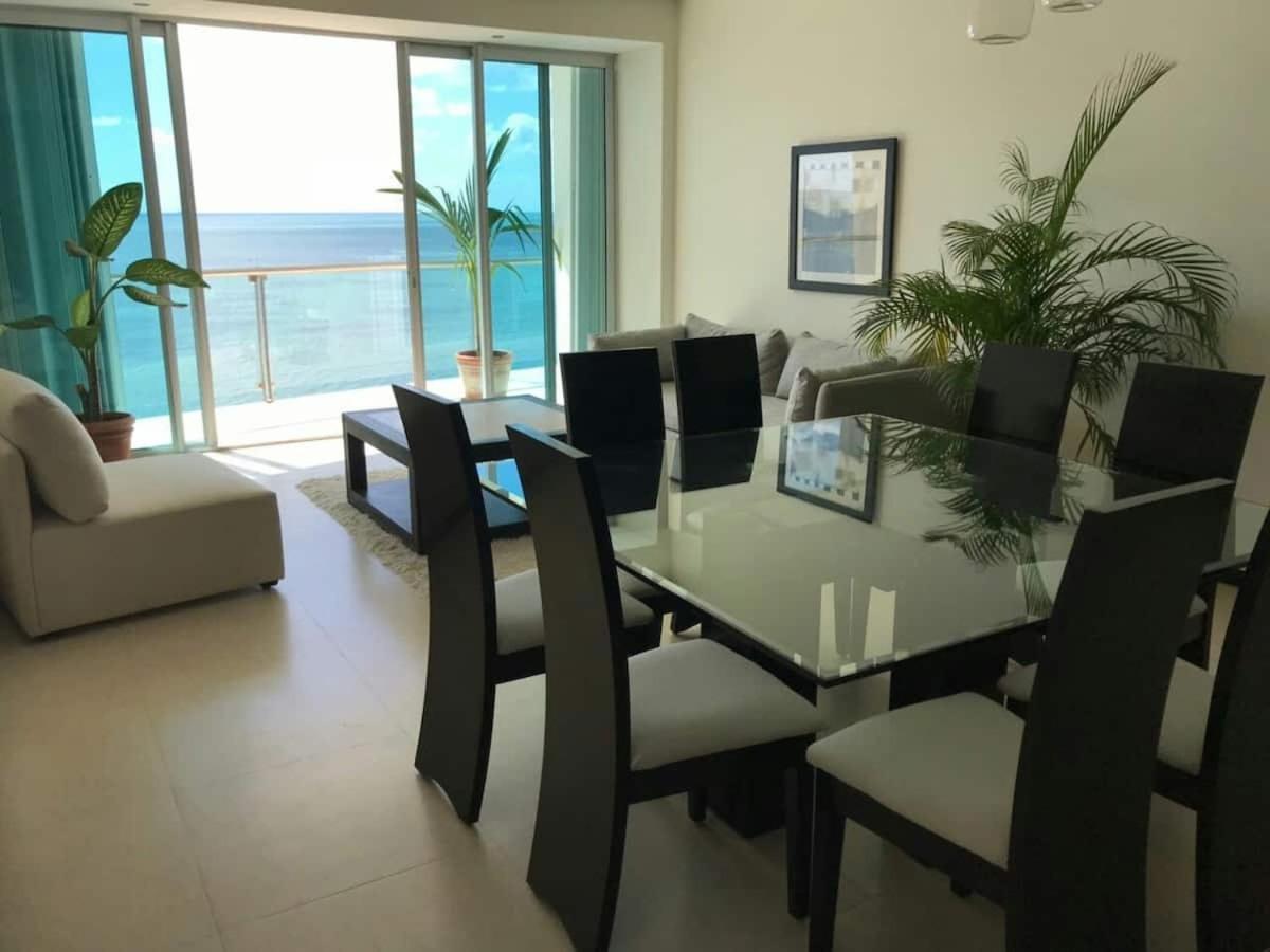 Ocean front apartment in Cancun