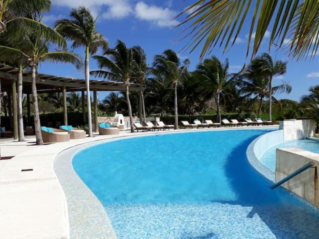 Ocean front apartment in Cancun