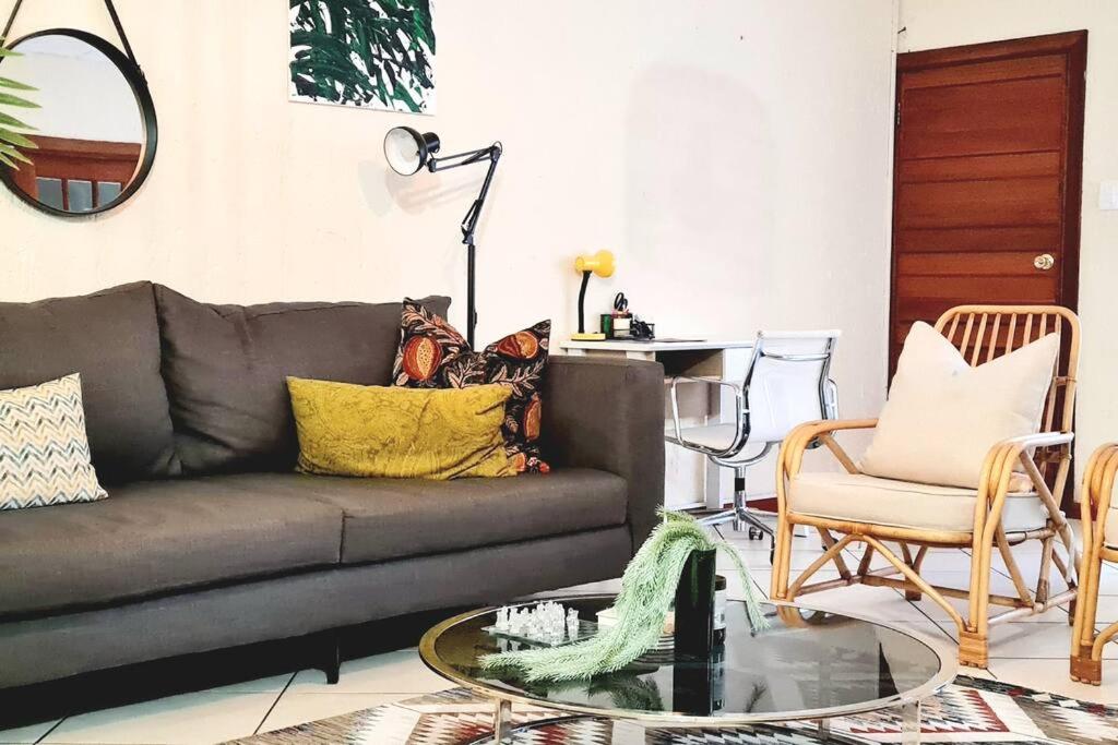 Kami kuKakho: Stunning, secure 2 bed apartment in Bryanston, Sandton