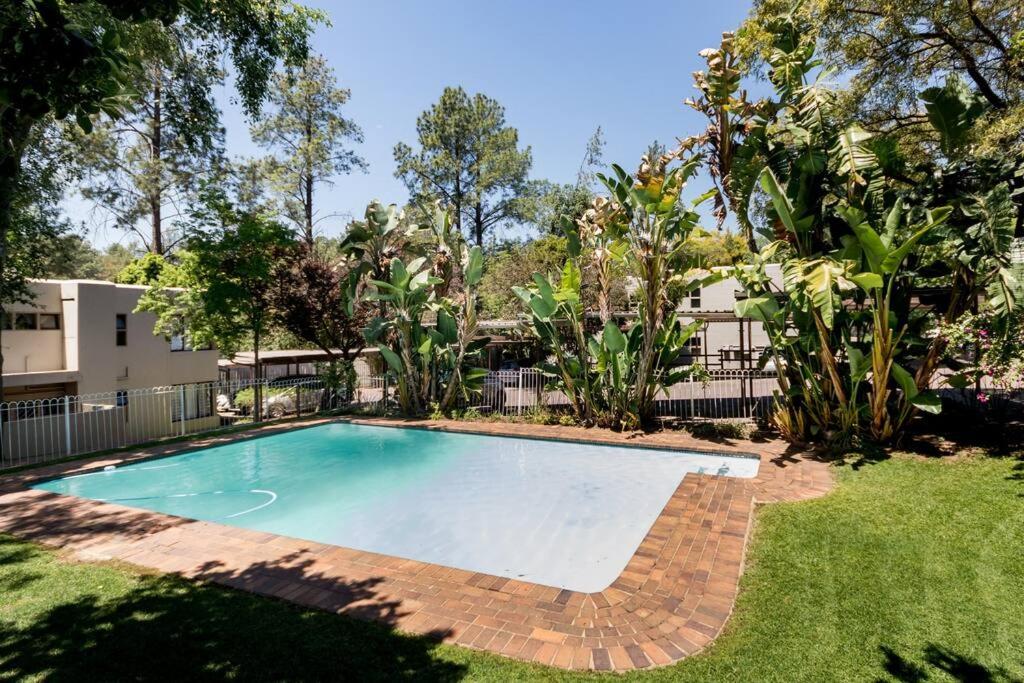 Kami kuKakho: Stunning, secure 2 bed apartment in Bryanston, Sandton