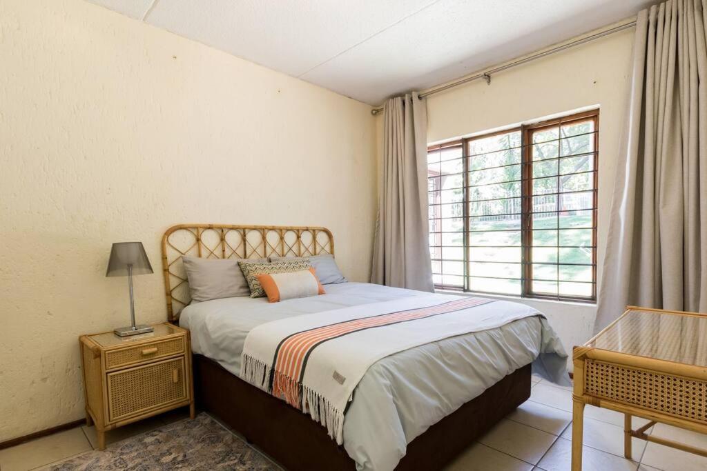 Kami kuKakho: Stunning, secure 2 bed apartment in Bryanston, Sandton