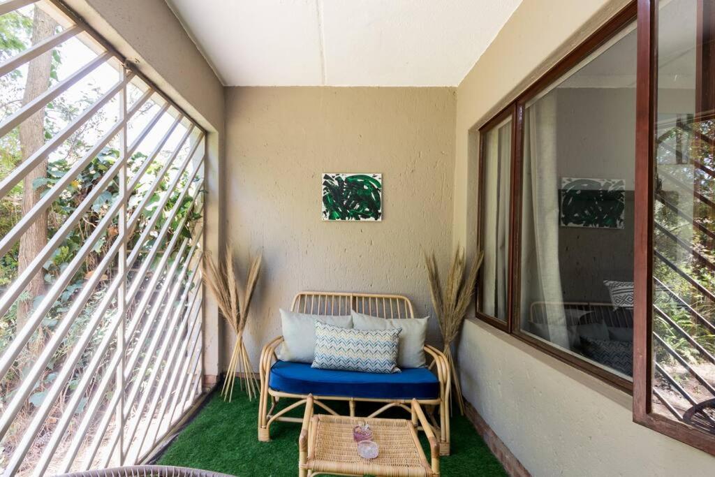 Kami kuKakho: Stunning, secure 2 bed apartment in Bryanston, Sandton