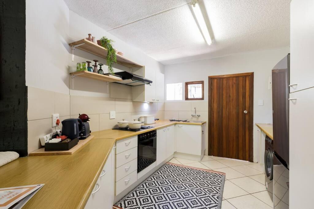Kami kuKakho: Stunning, secure 2 bed apartment in Bryanston, Sandton