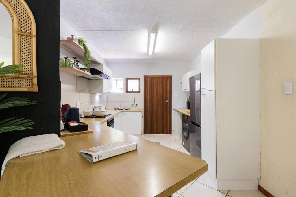 Kami kuKakho: Stunning, secure 2 bed apartment in Bryanston, Sandton