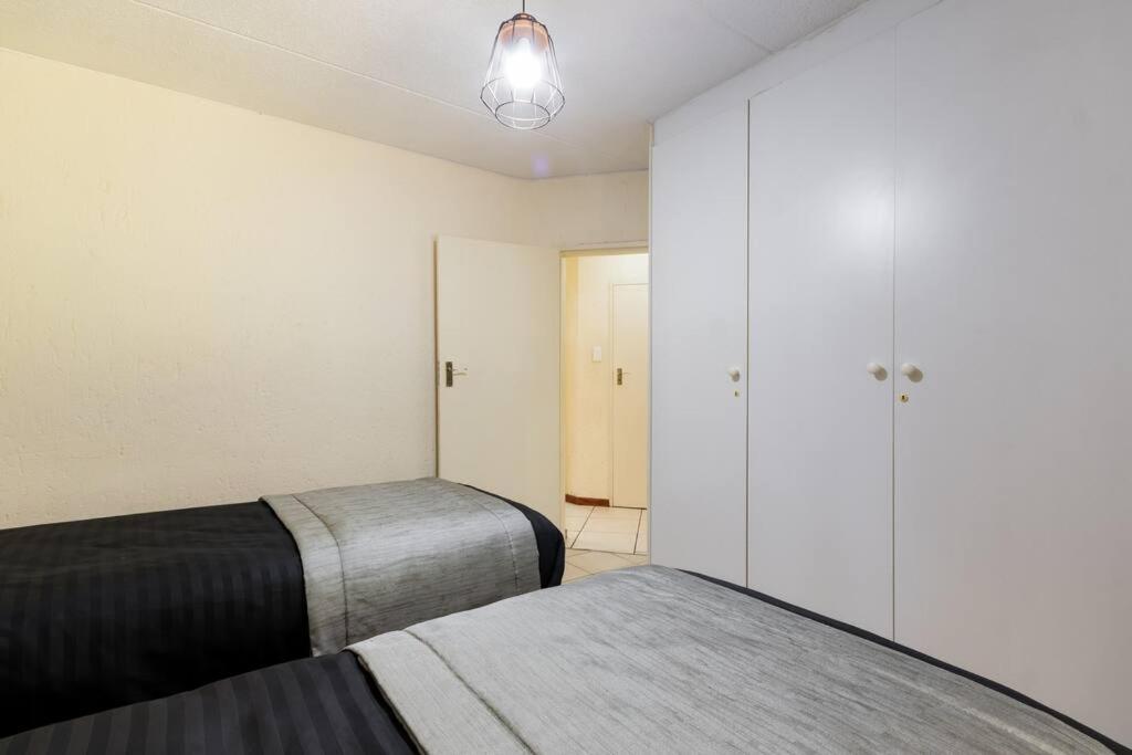 Kami kuKakho: Stunning, secure 2 bed apartment in Bryanston, Sandton