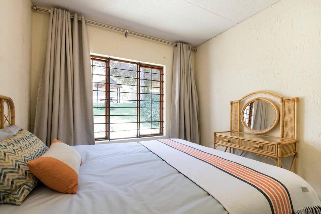 Kami kuKakho: Stunning, secure 2 bed apartment in Bryanston, Sandton