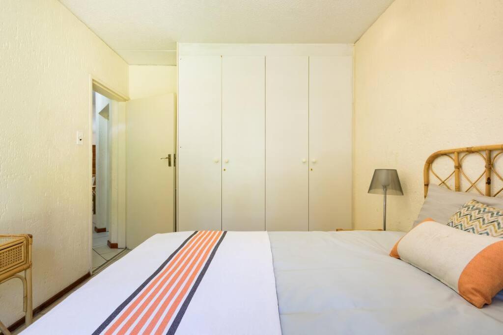 Kami kuKakho: Stunning, secure 2 bed apartment in Bryanston, Sandton